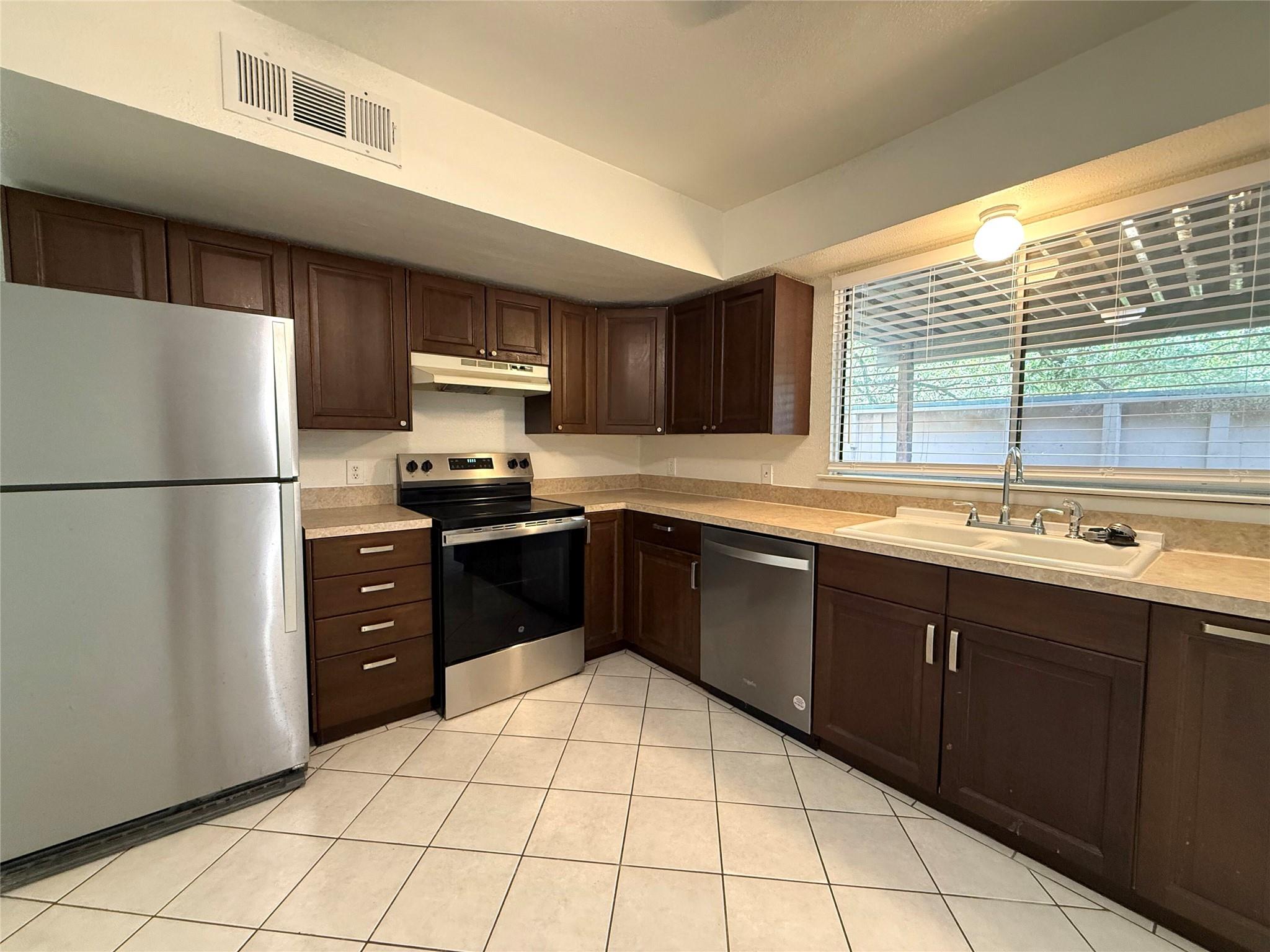 900 W Village Ln, Austin, TX 78758