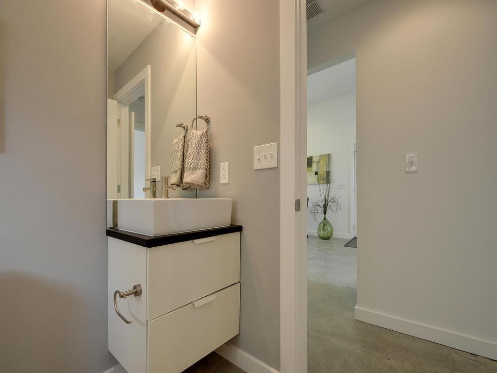 2103 E 14th St # B, Austin, TX 78702