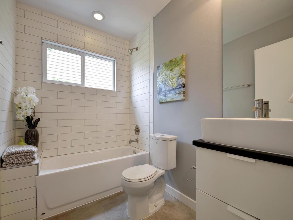 2103 E 14th St # B, Austin, TX 78702