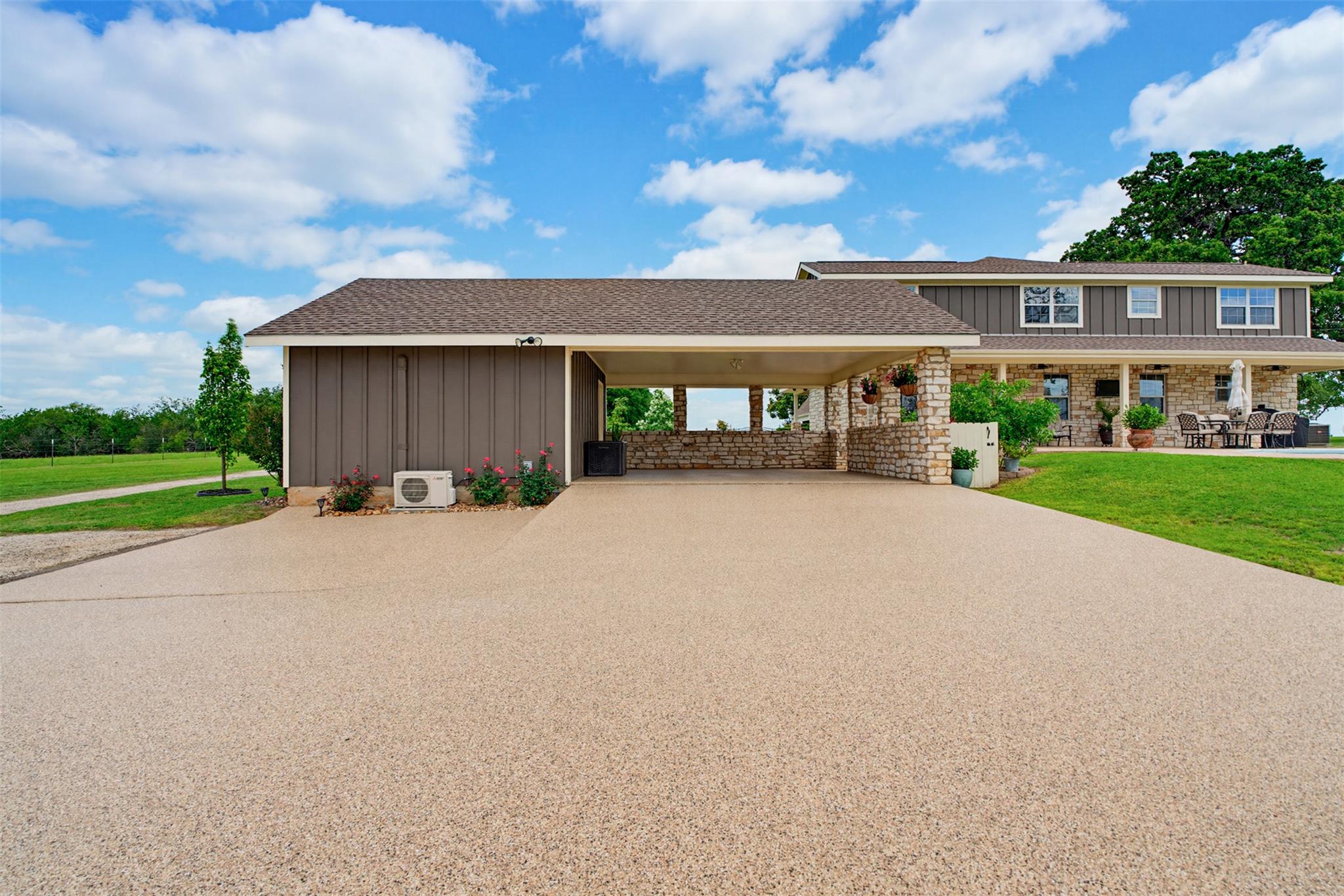 489 Boyd Ln, Rockdale, TX 76567