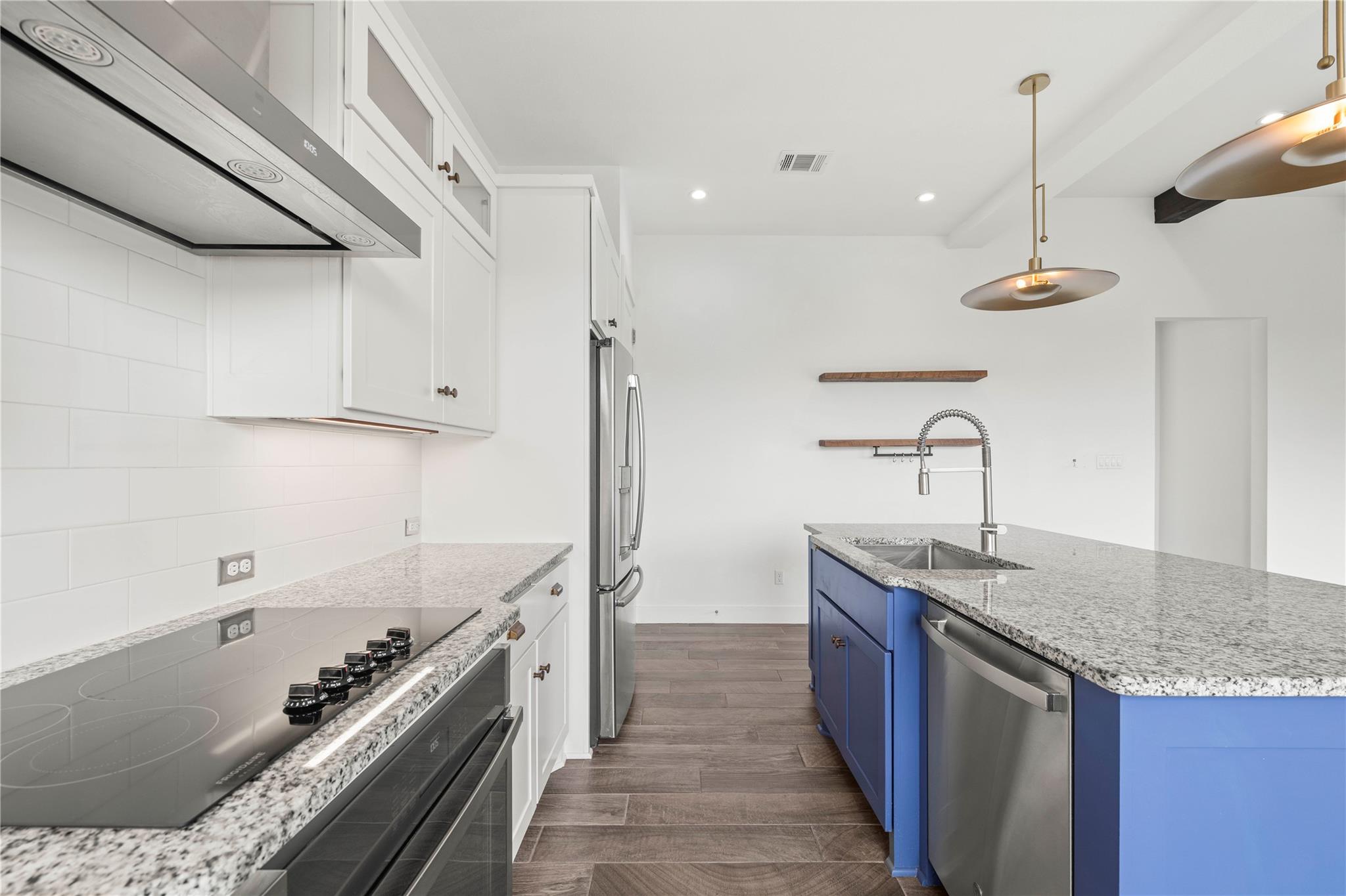 211 Honey Creek #6 Ct, Austin, TX 78738
