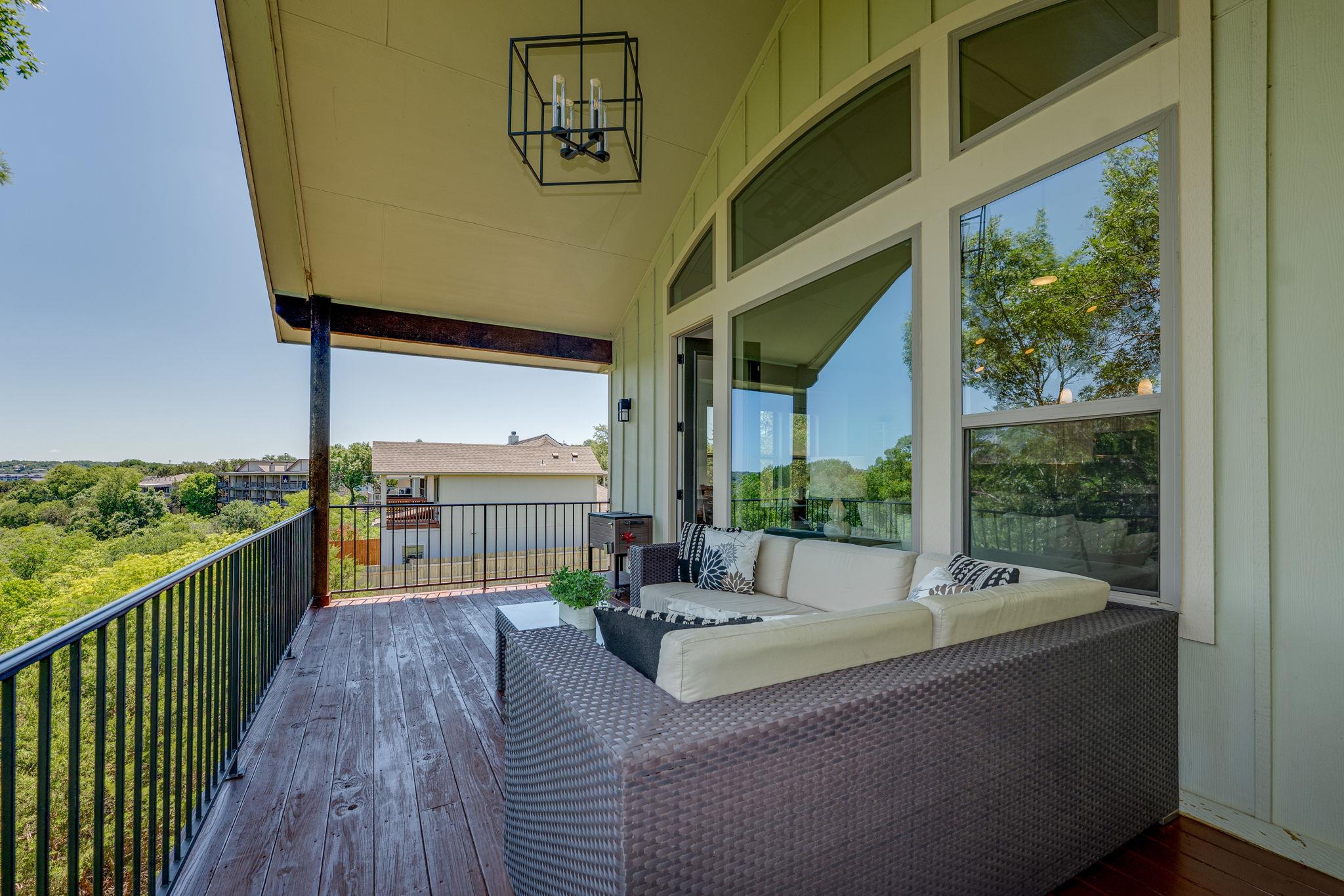 433 Venture Blvd S, Point Venture, TX 78645