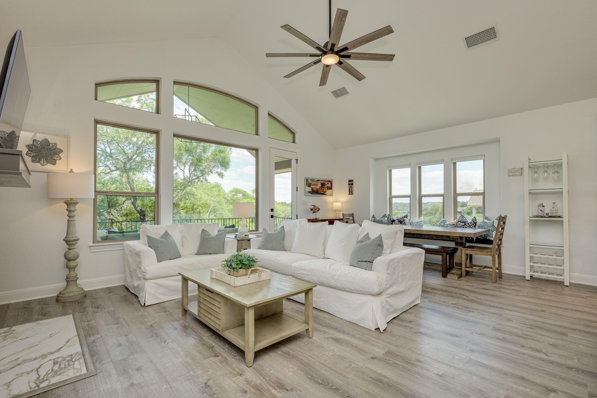 433 Venture Blvd S, Point Venture, TX 78645