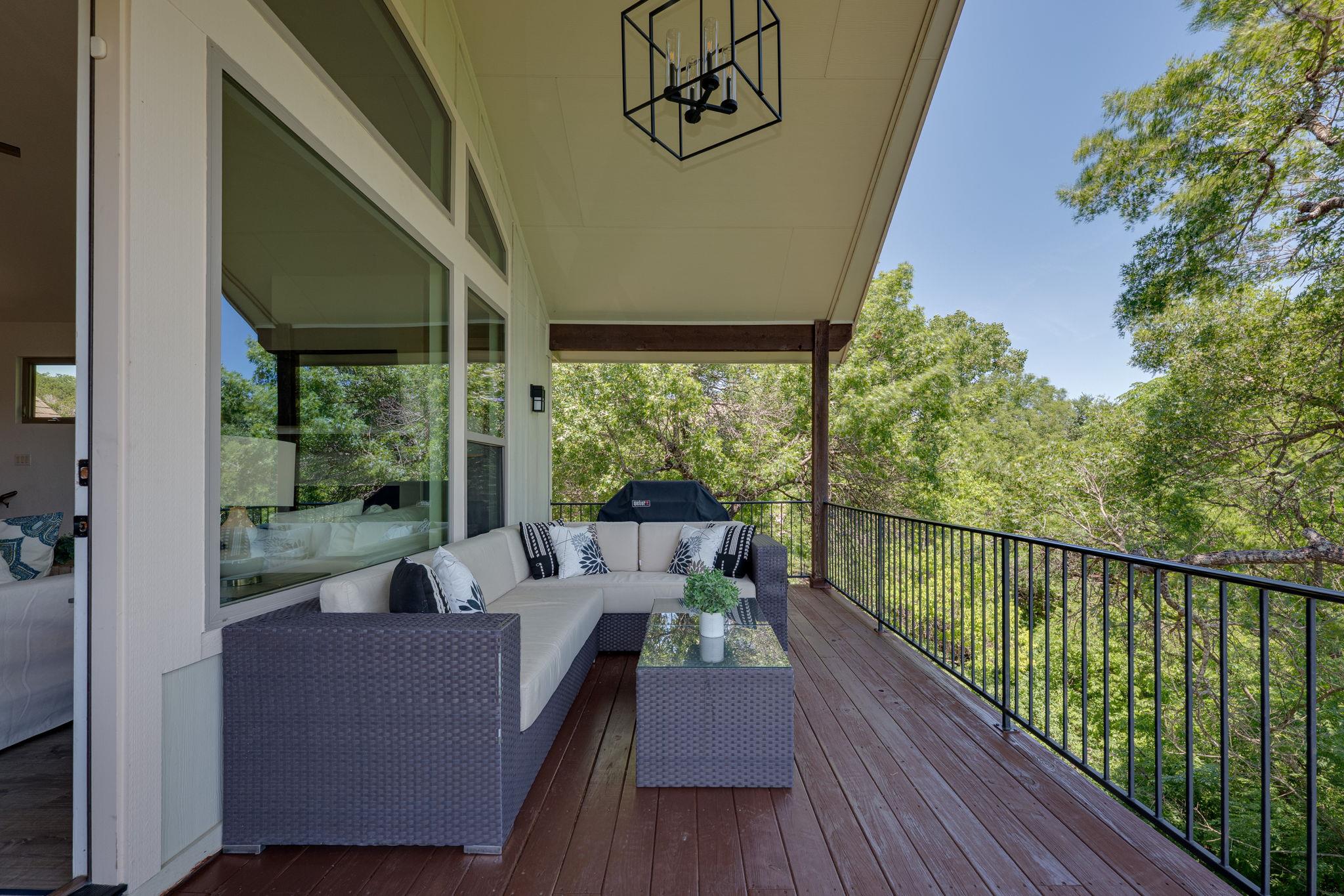 433 Venture Blvd S, Point Venture, TX 78645