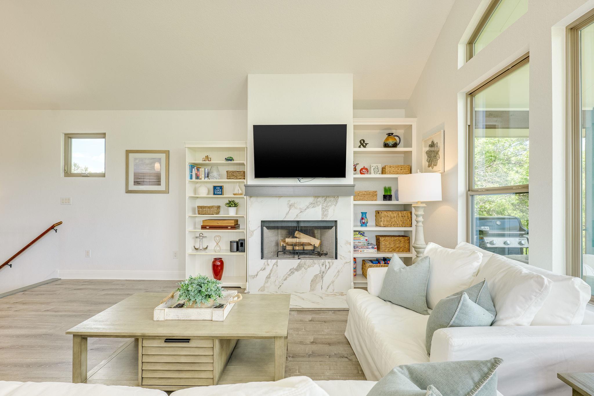 433 Venture Blvd S, Point Venture, TX 78645