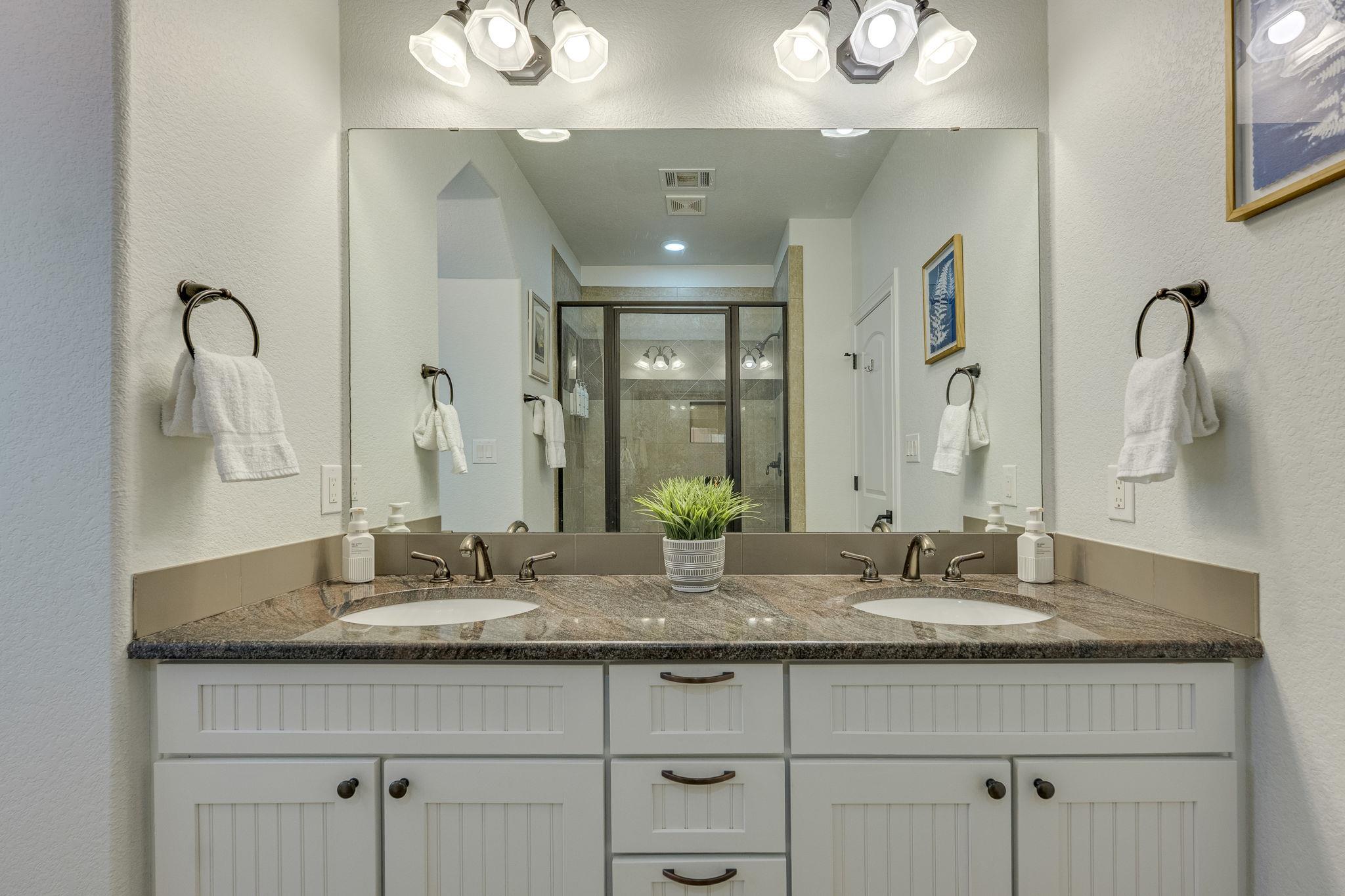 433 Venture Blvd S, Point Venture, TX 78645