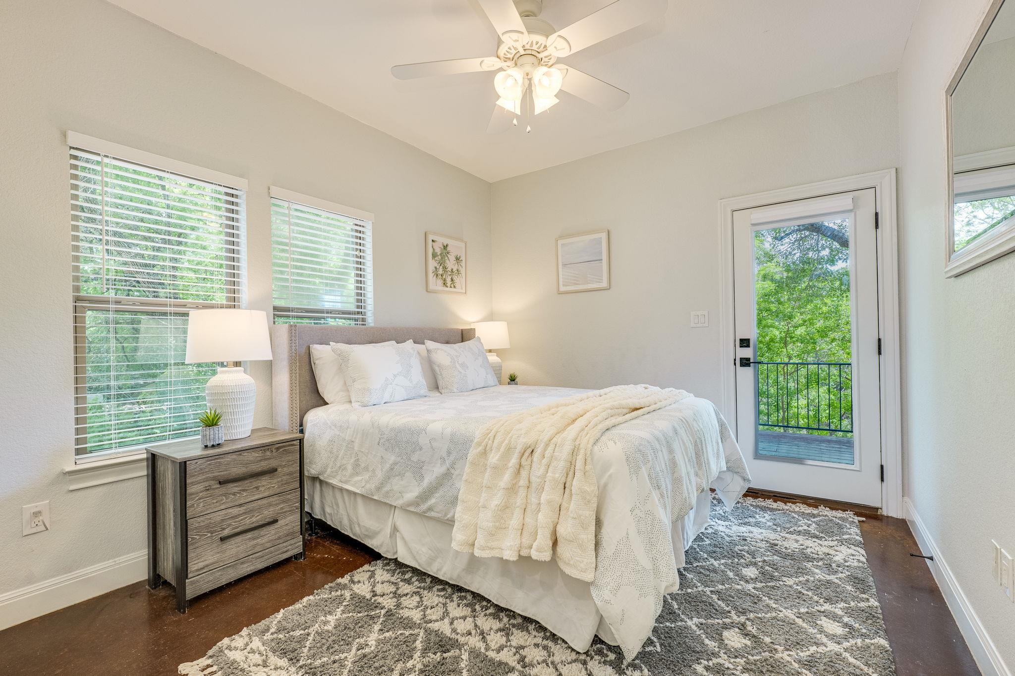 433 Venture Blvd S, Point Venture, TX 78645