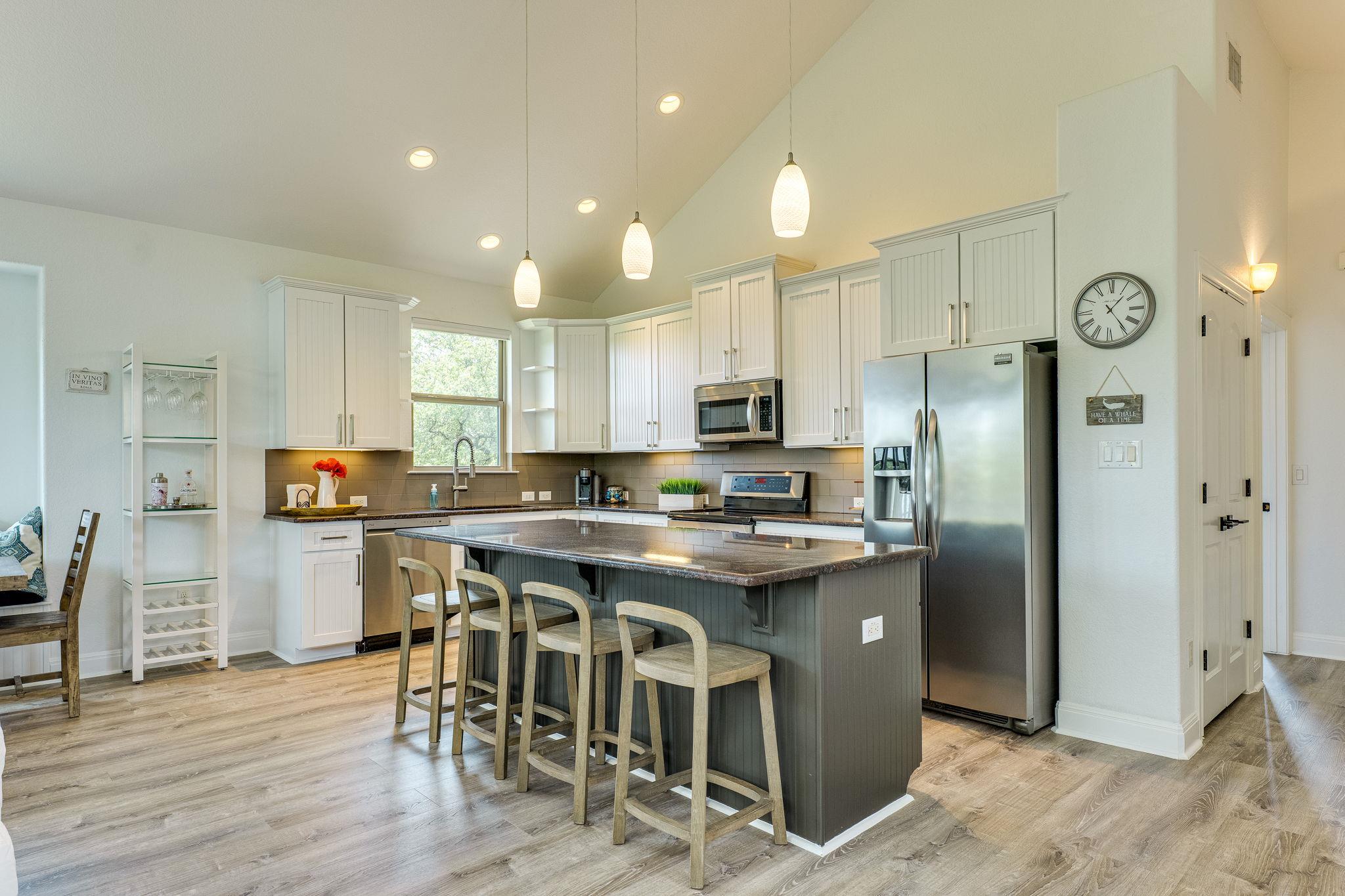 433 Venture Blvd S, Point Venture, TX 78645