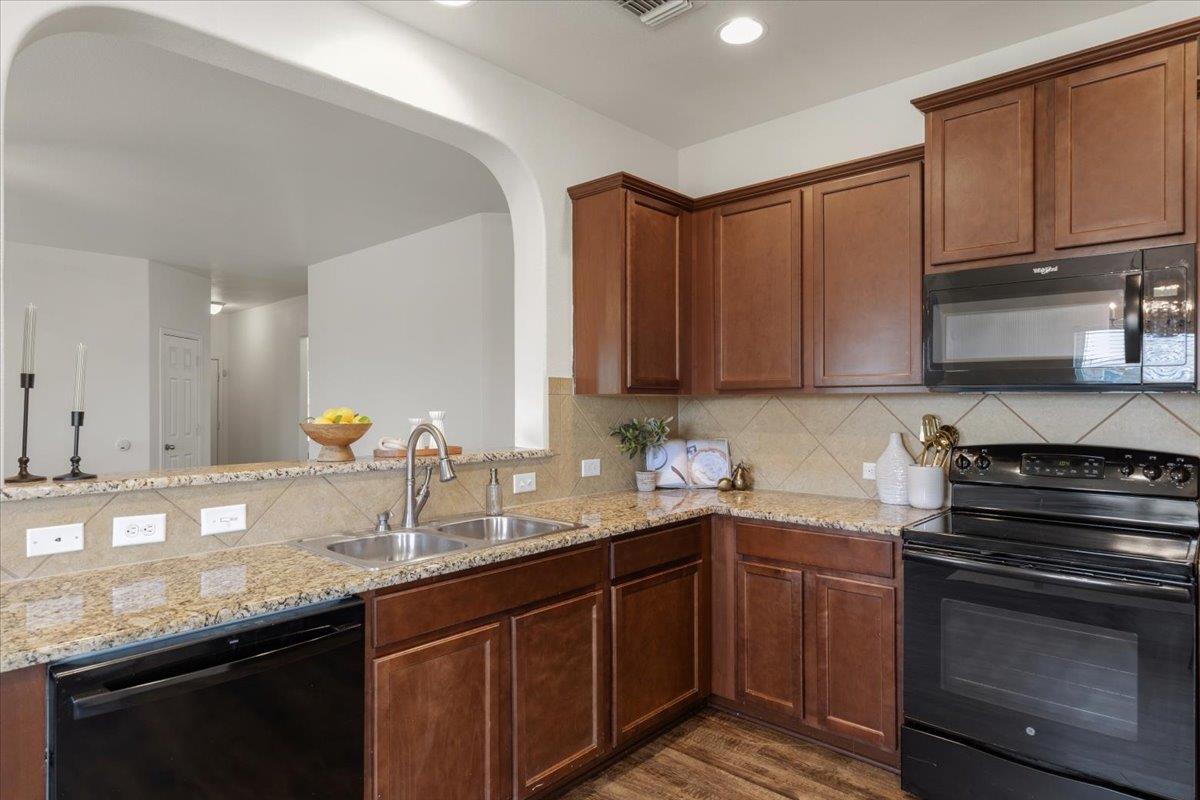 300 Nueces River Trl, Hutto, TX 78634
