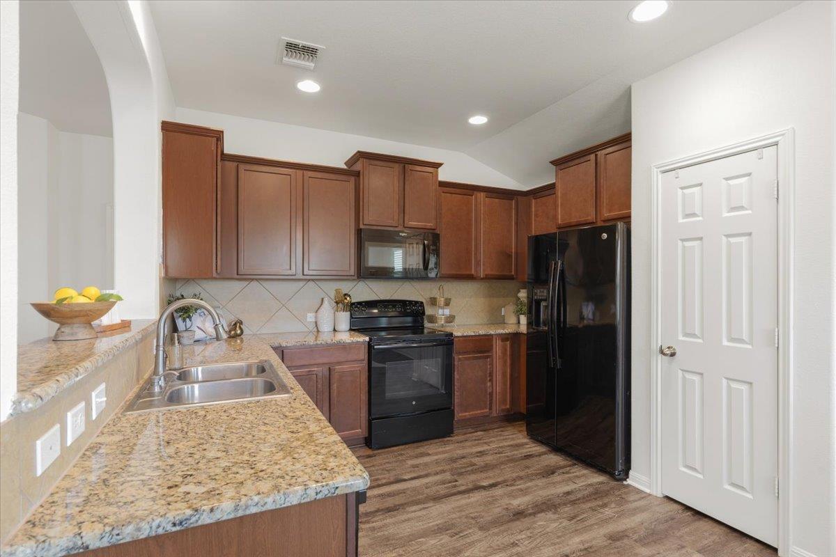 300 Nueces River Trl, Hutto, TX 78634