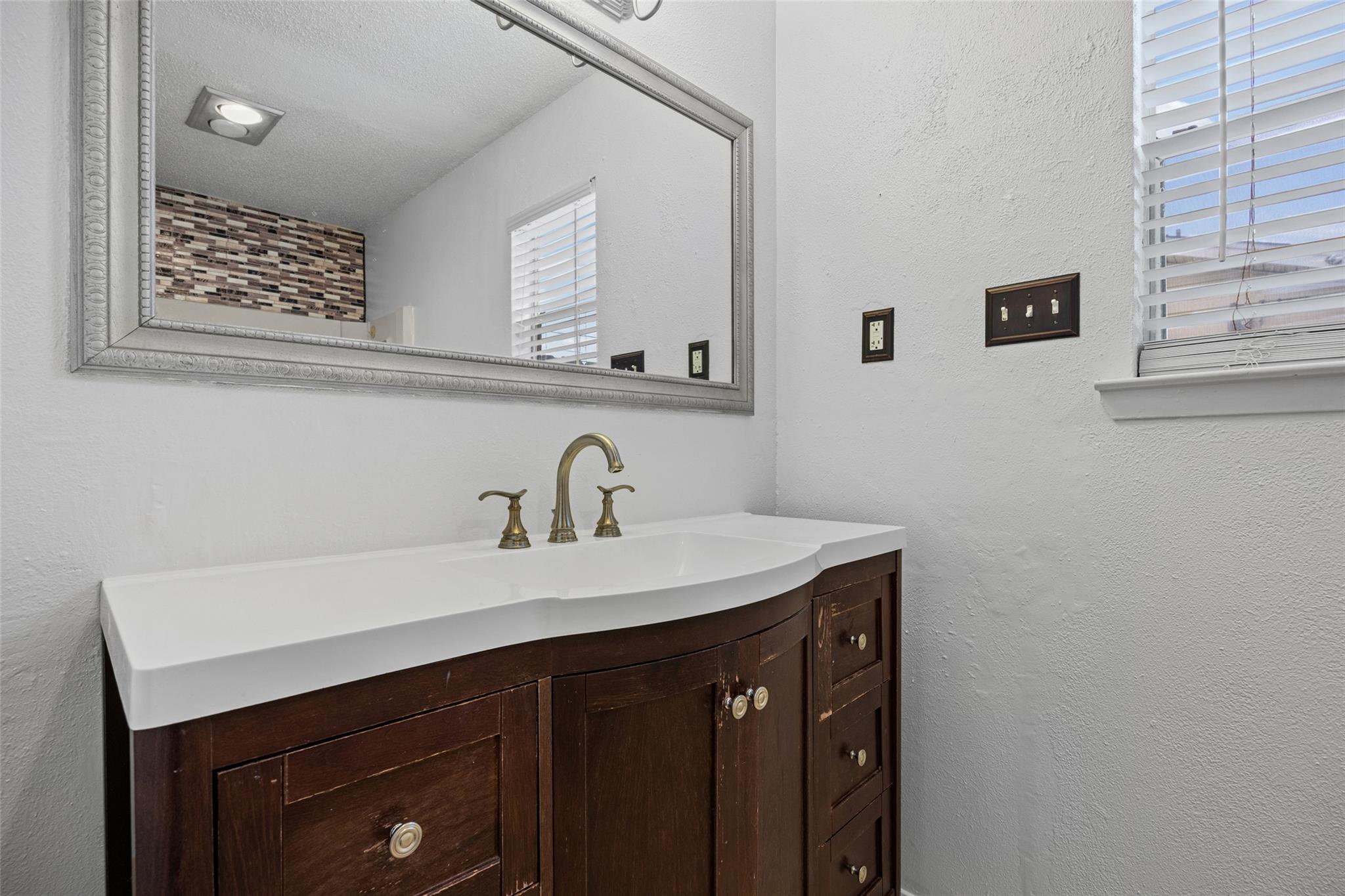 514 Yucca Dr, Round Rock, TX 78681