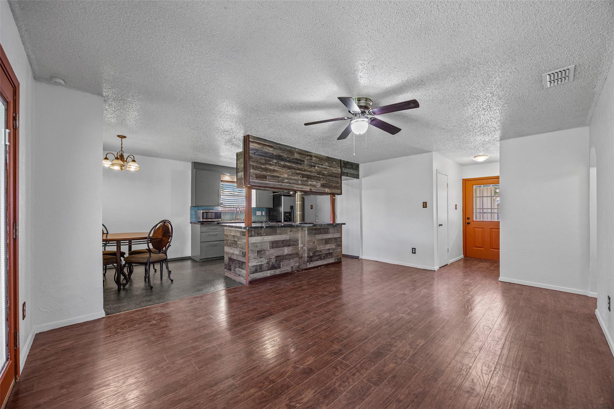514 Yucca Dr, Round Rock, TX 78681