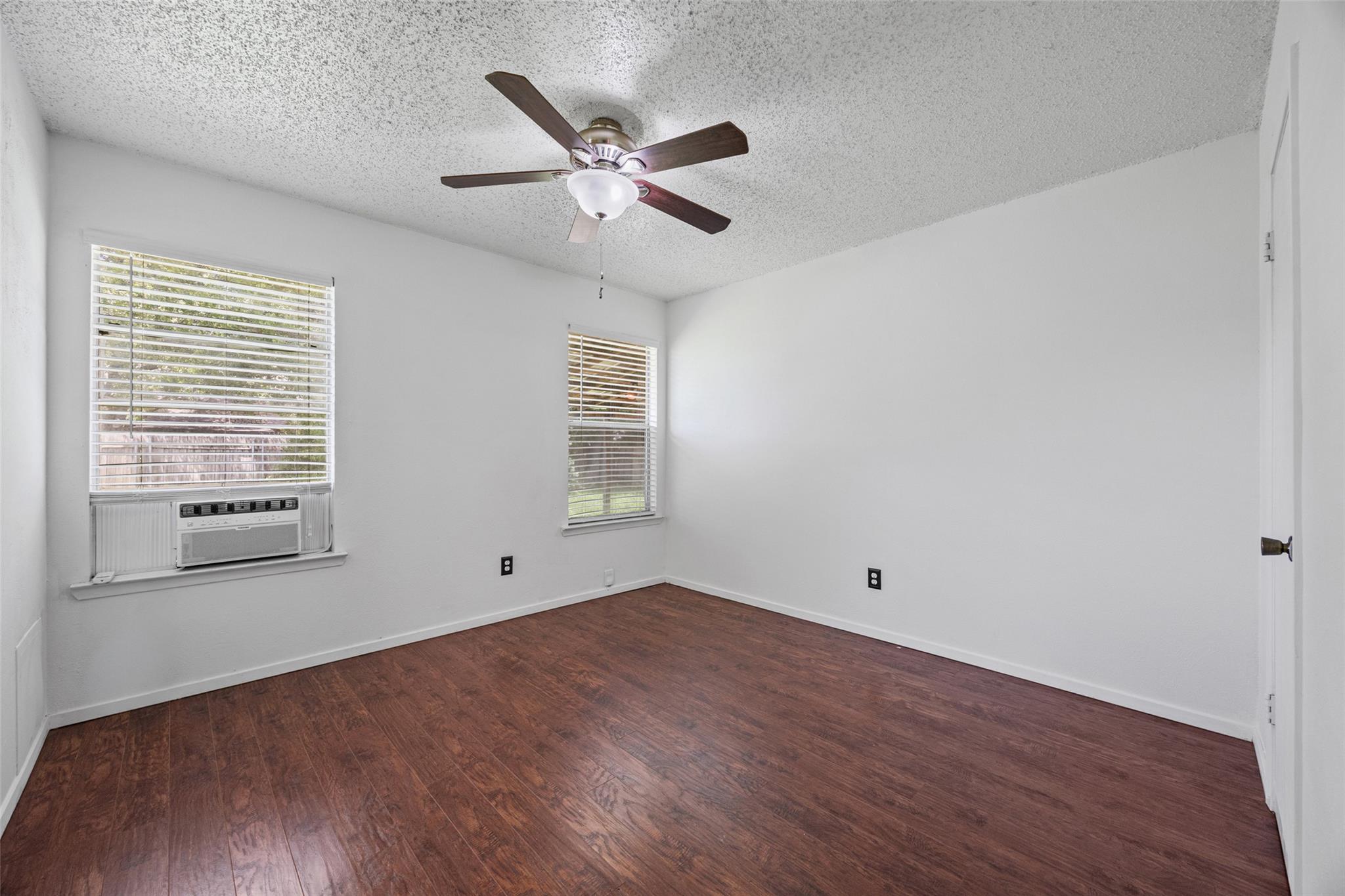 514 Yucca Dr, Round Rock, TX 78681