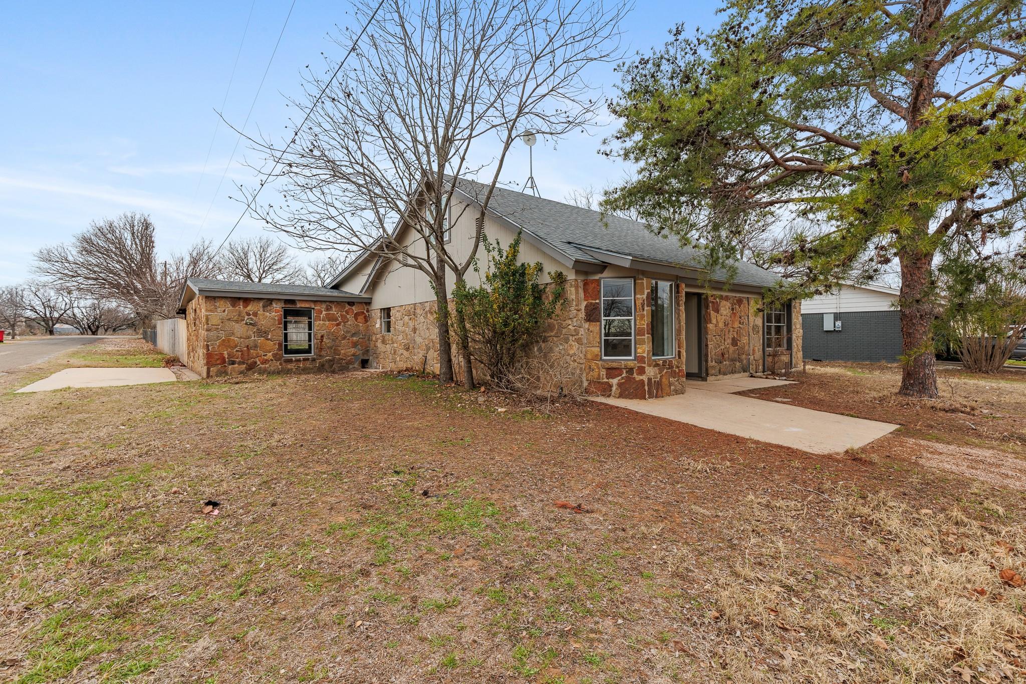 400 N River Oaks Dr, Burnet, TX 78611
