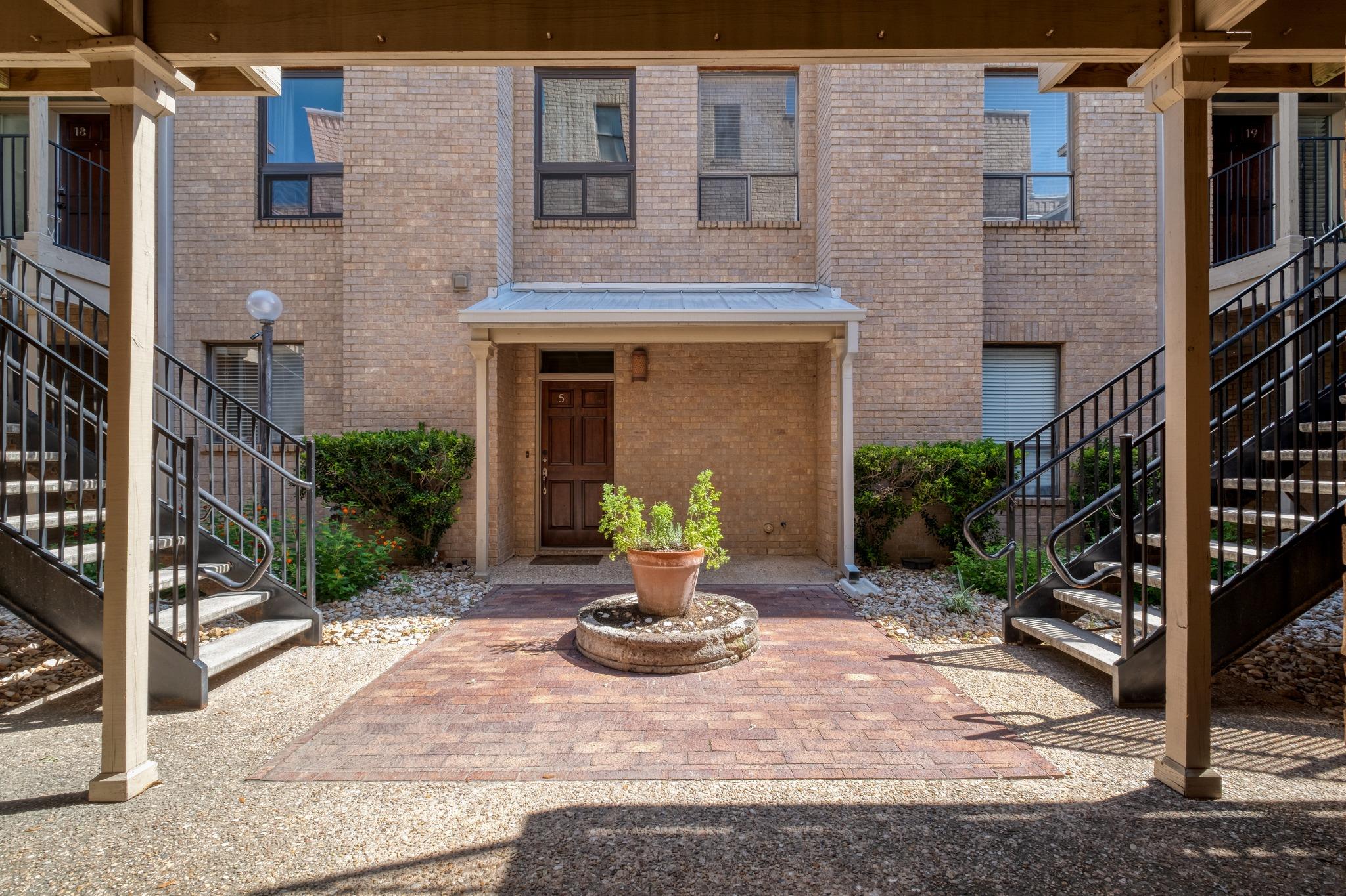 611 E 45th St # 19, Austin, TX 78751