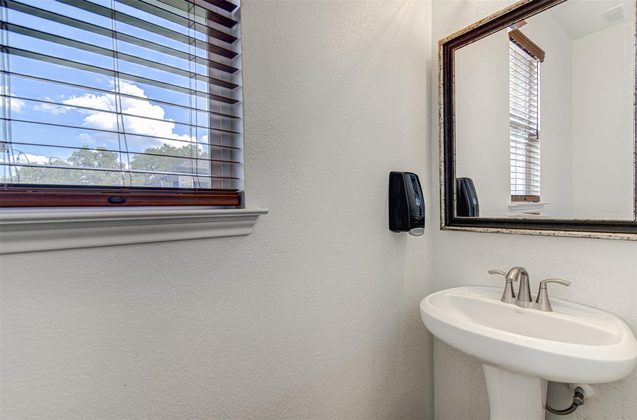 1004 Desaix Dr, Georgetown, TX 78628