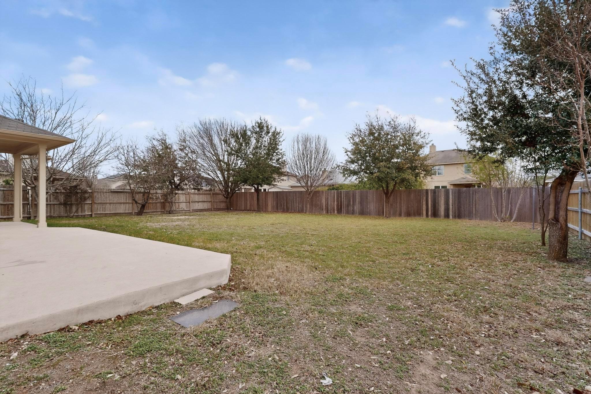 322 Lone Star Blvd, Hutto, TX 78634