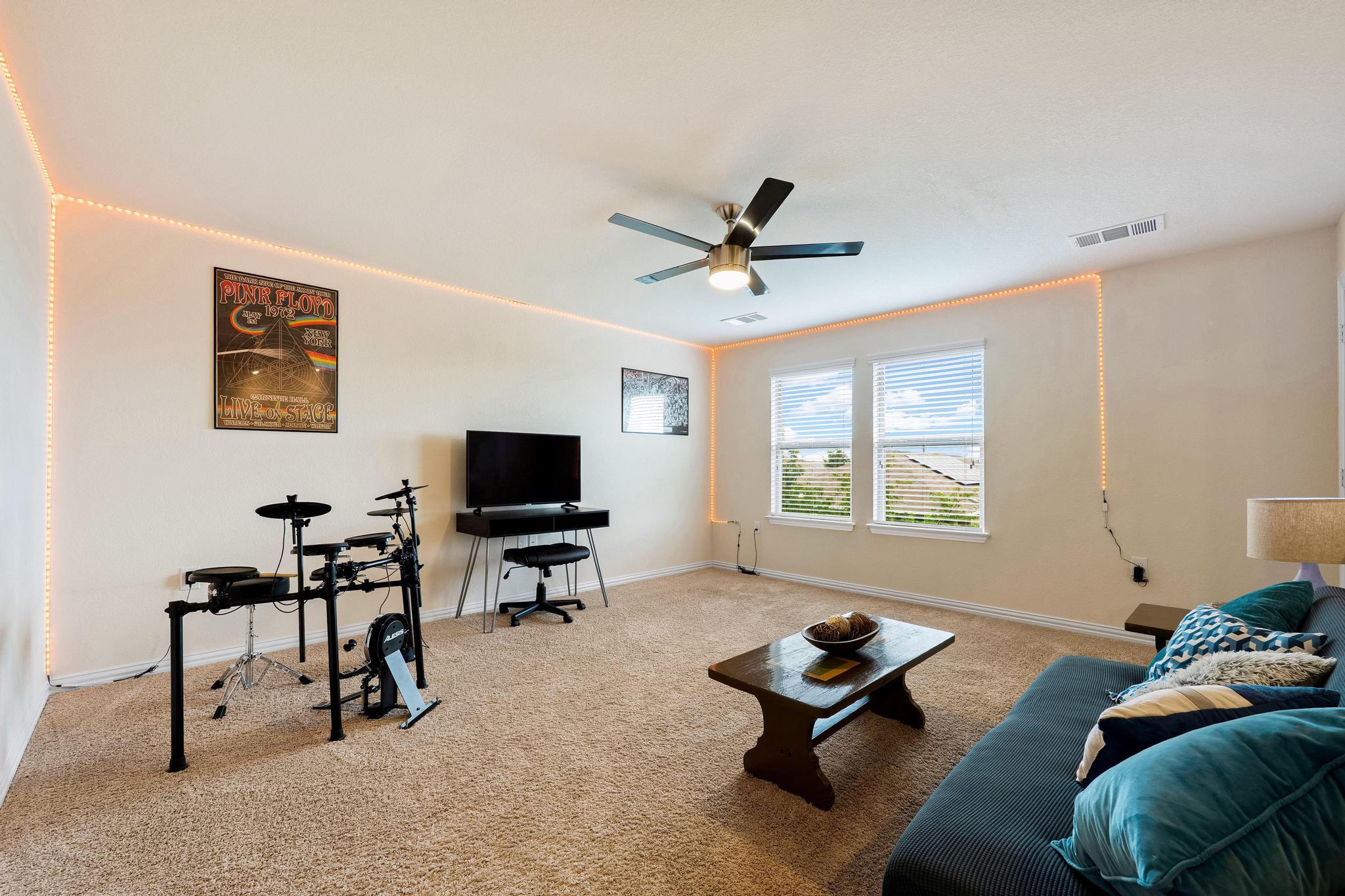 6905 Vail Ridge St, Austin, TX 78744