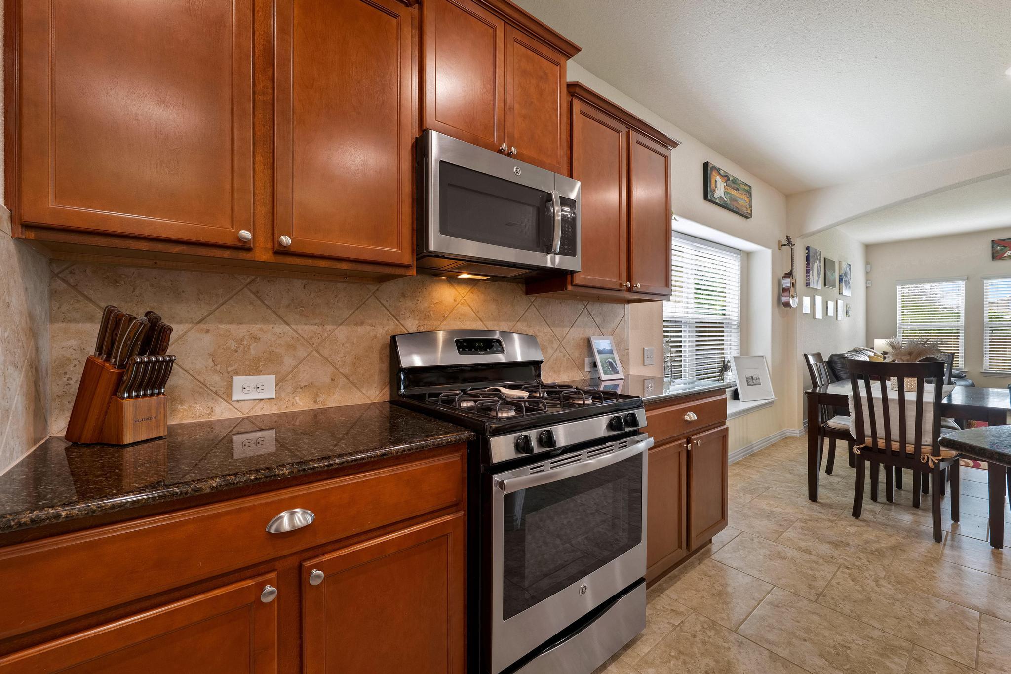6905 Vail Ridge St, Austin, TX 78744