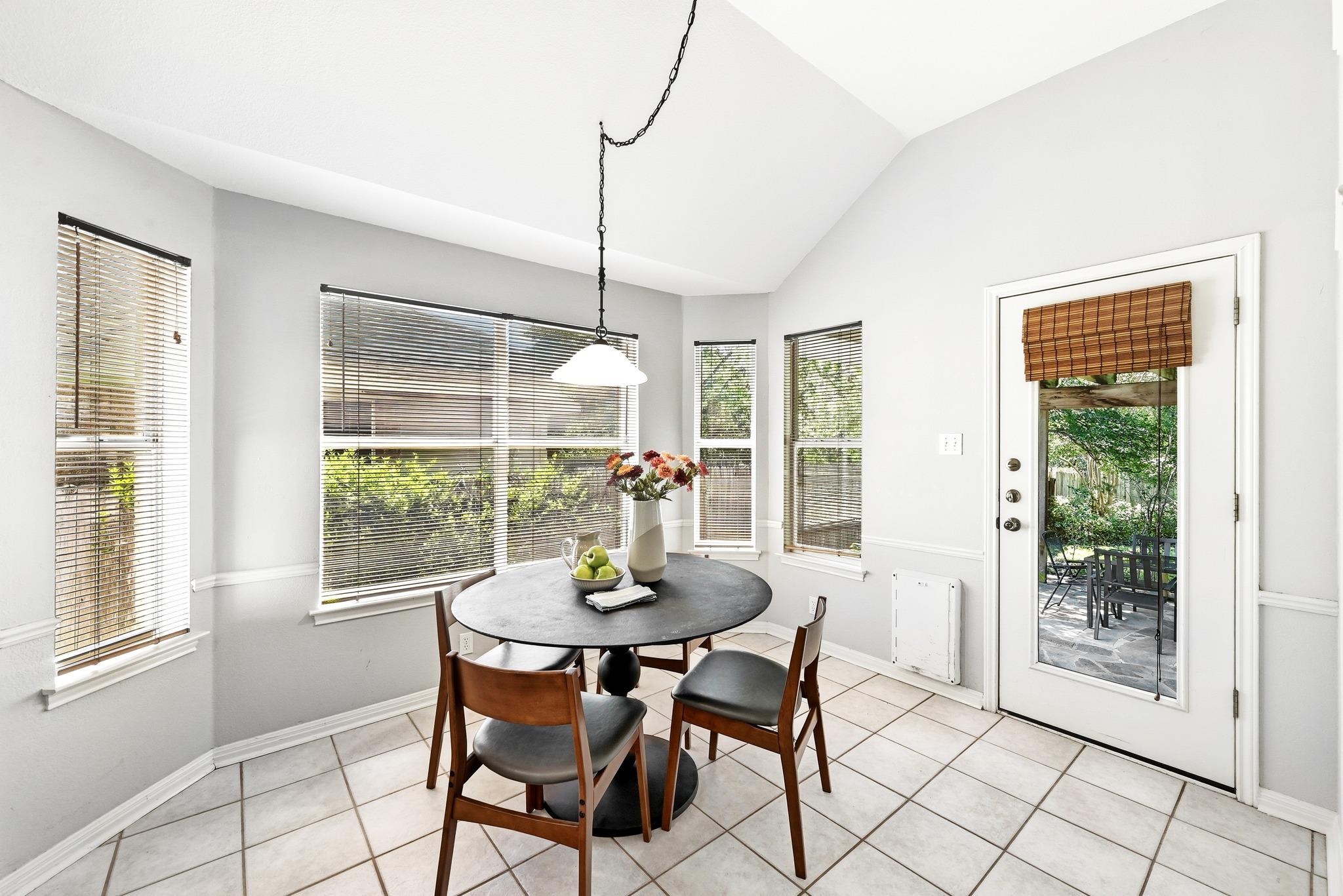 7121 Ridge Oak Rd, Austin, TX 78749