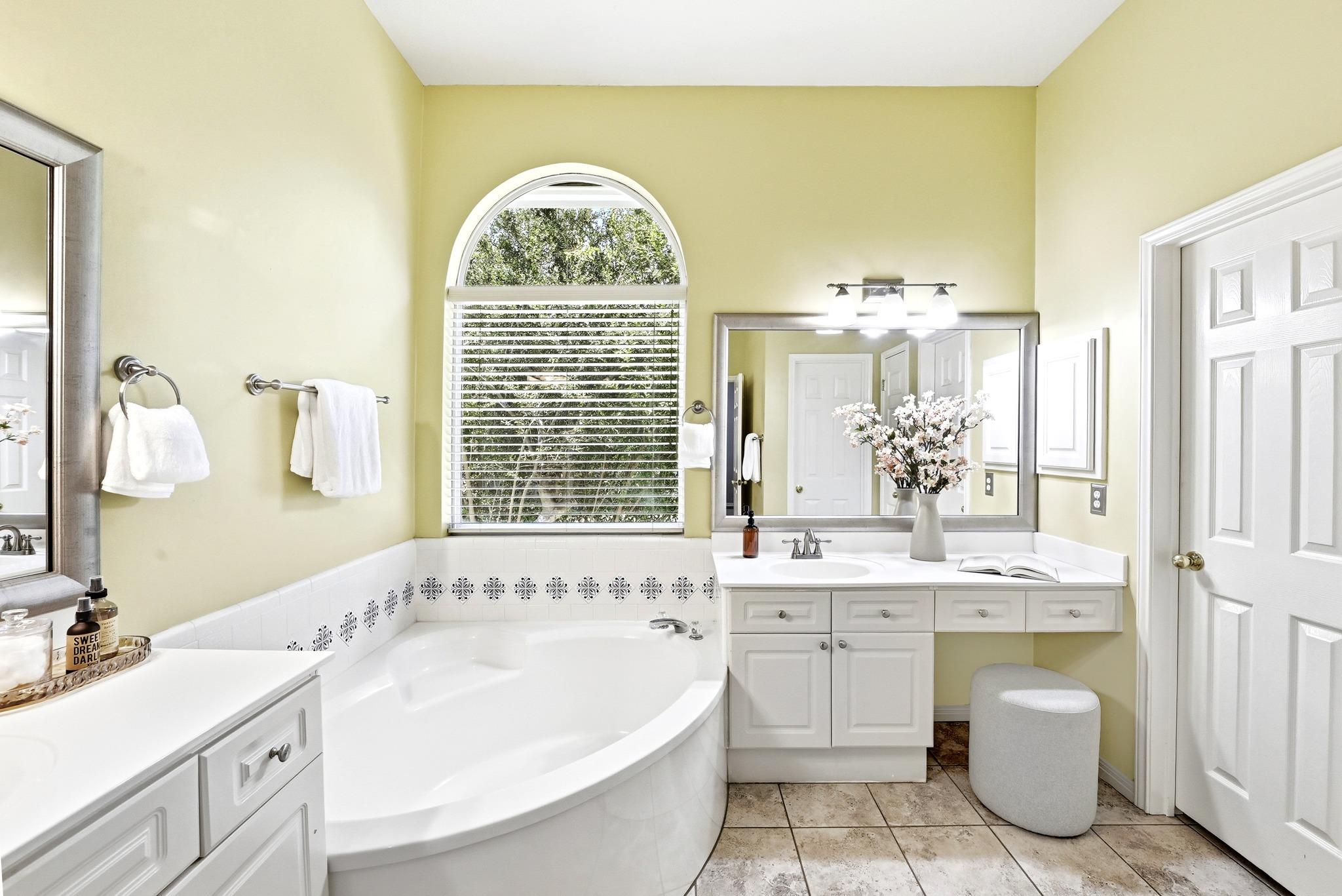 7121 Ridge Oak Rd, Austin, TX 78749