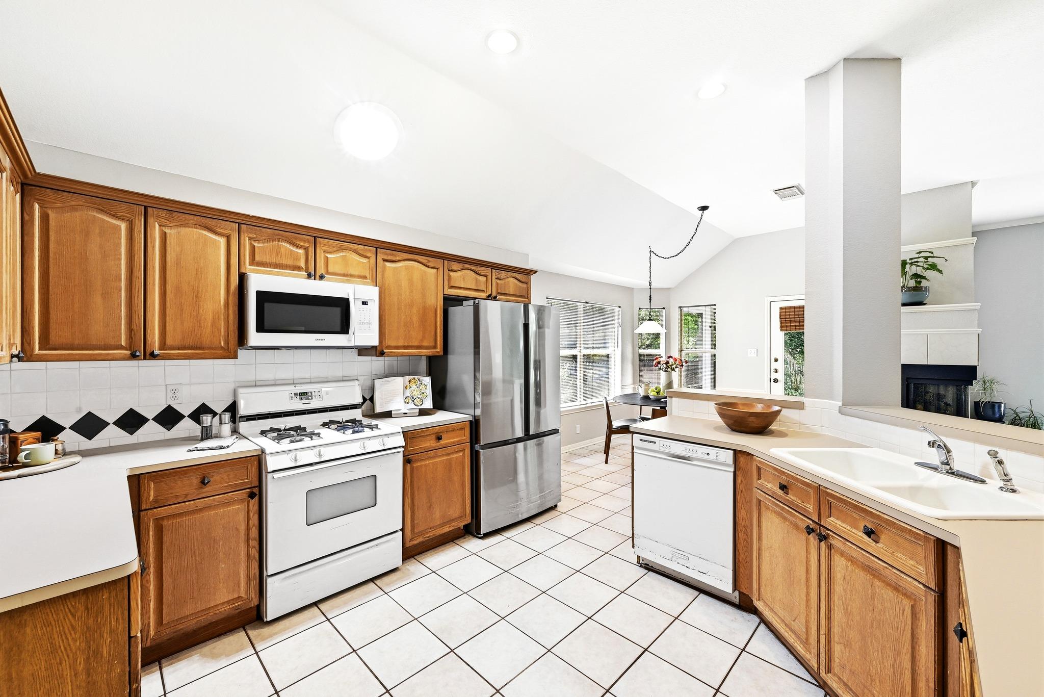 7121 Ridge Oak Rd, Austin, TX 78749