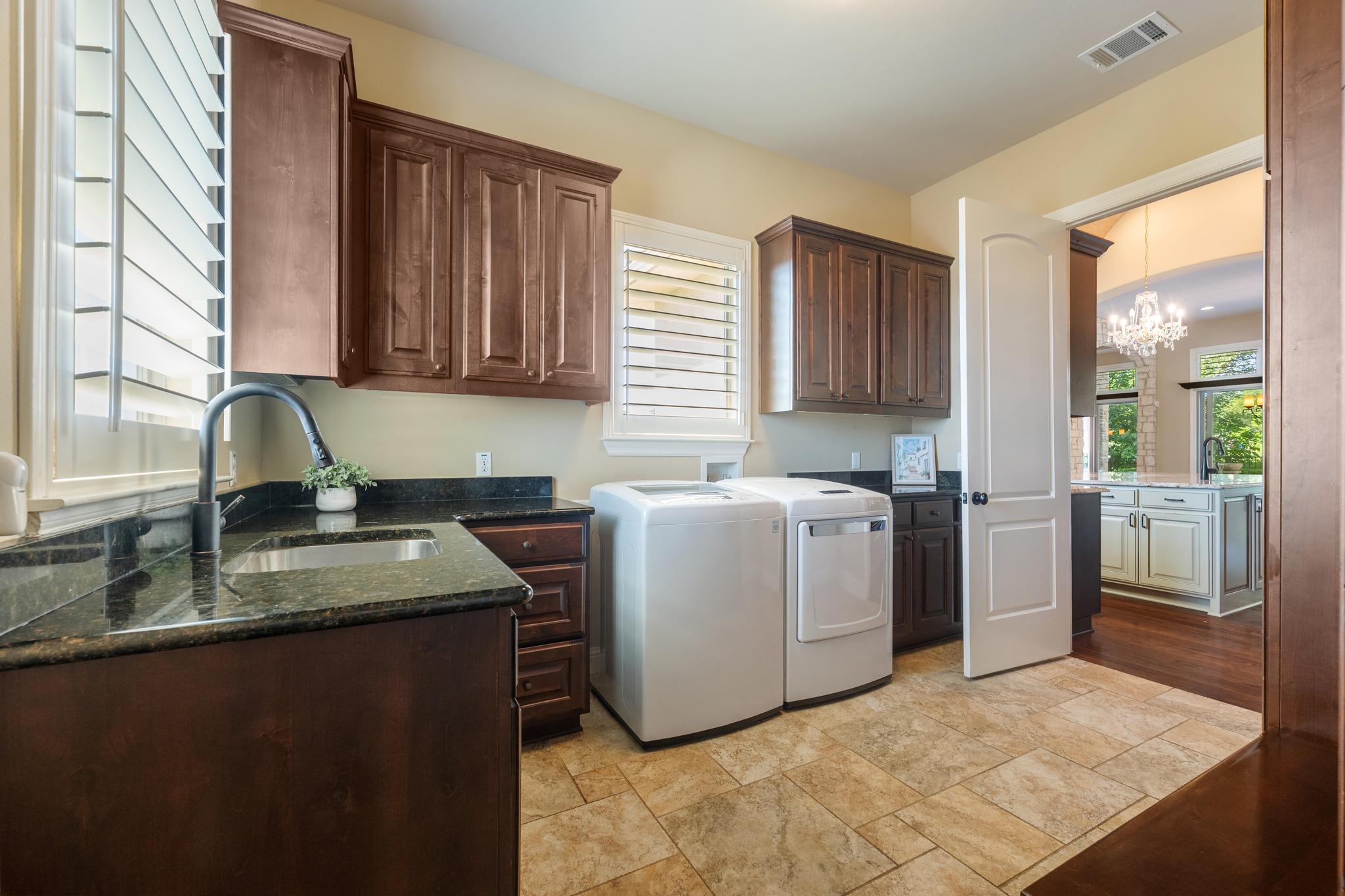 224 Neville Wood Ct, Austin, TX 78738