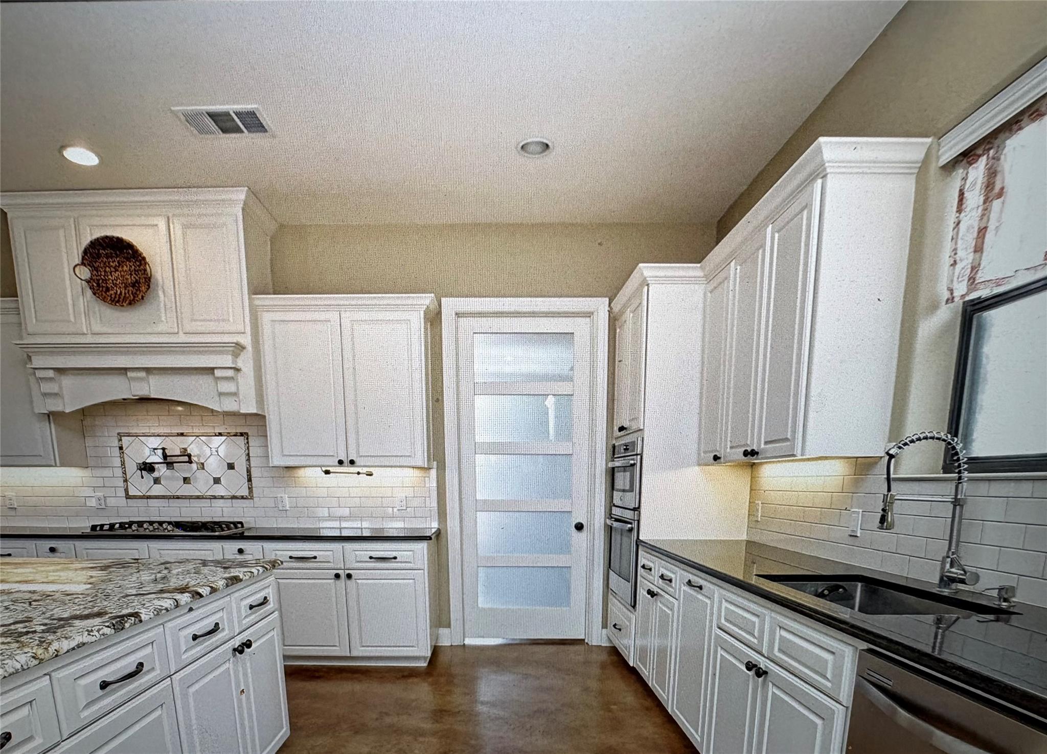 126 Packsaddle Dr, Bastrop, TX 78602