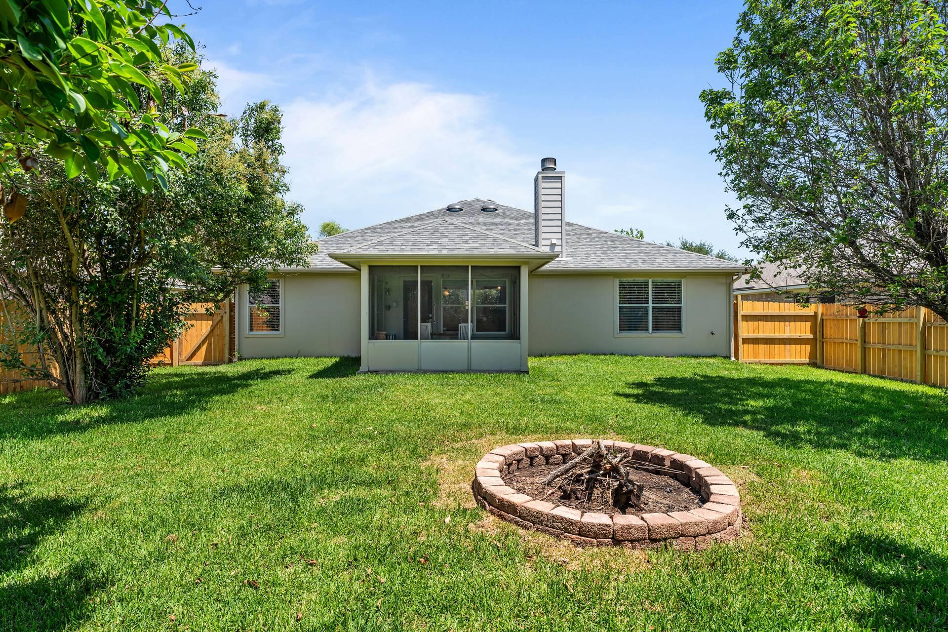 113 Hanstrom Dr, Hutto, TX 78634