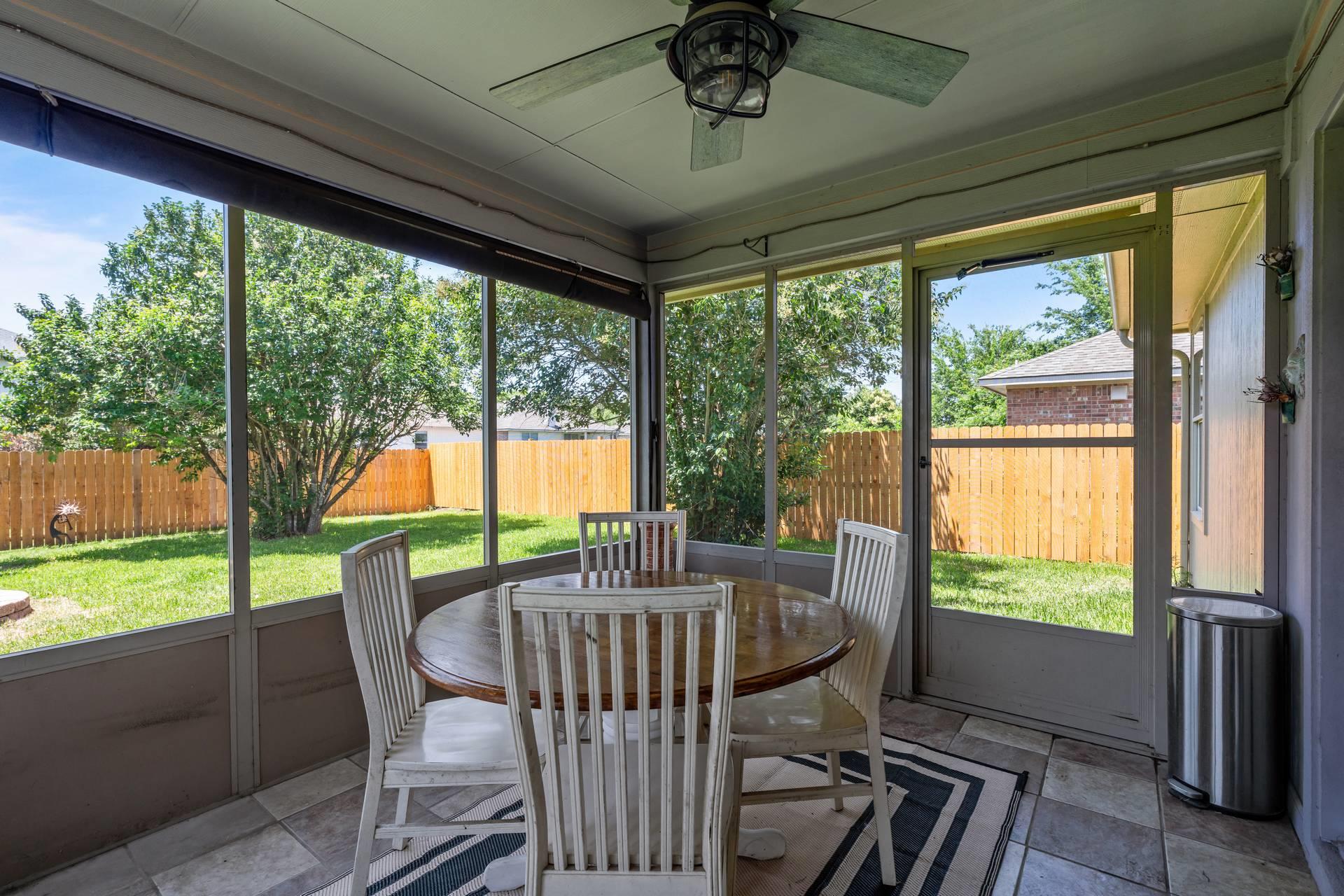 113 Hanstrom Dr, Hutto, TX 78634