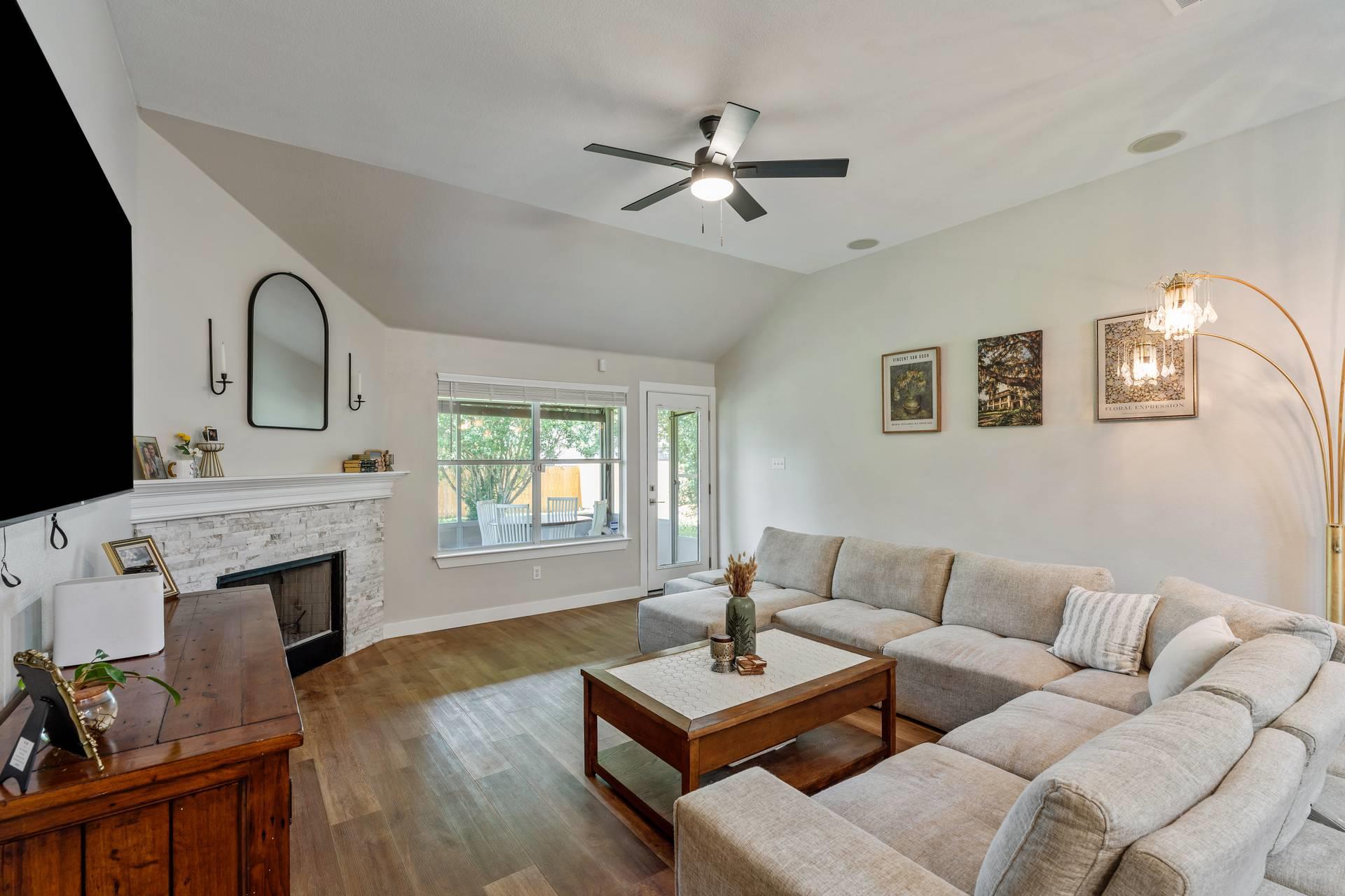 113 Hanstrom Dr, Hutto, TX 78634