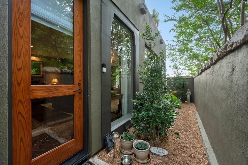 1111 W 12th St # 108, Austin, TX 78703