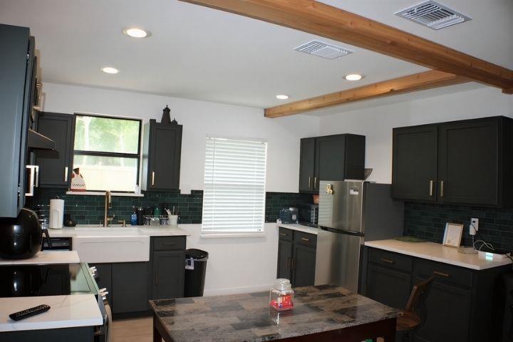 906 E Live Oak St, Lockhart, TX 78644