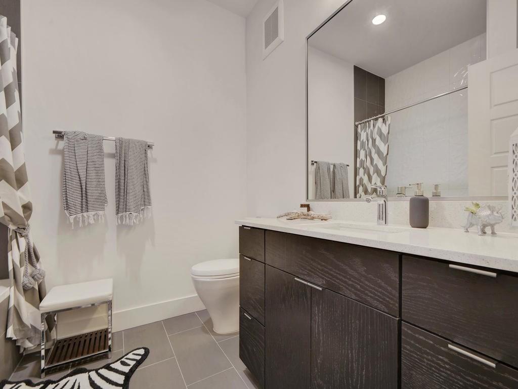 1615 E 7th St # 301, Austin, TX 78702