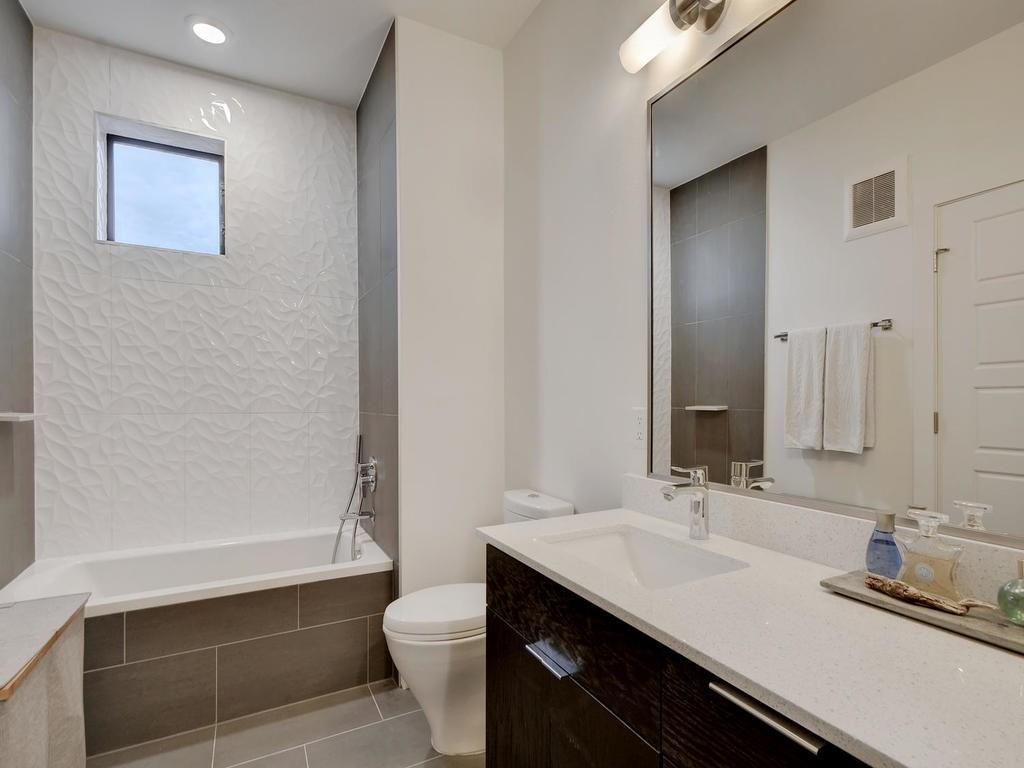 1615 E 7th St # 301, Austin, TX 78702