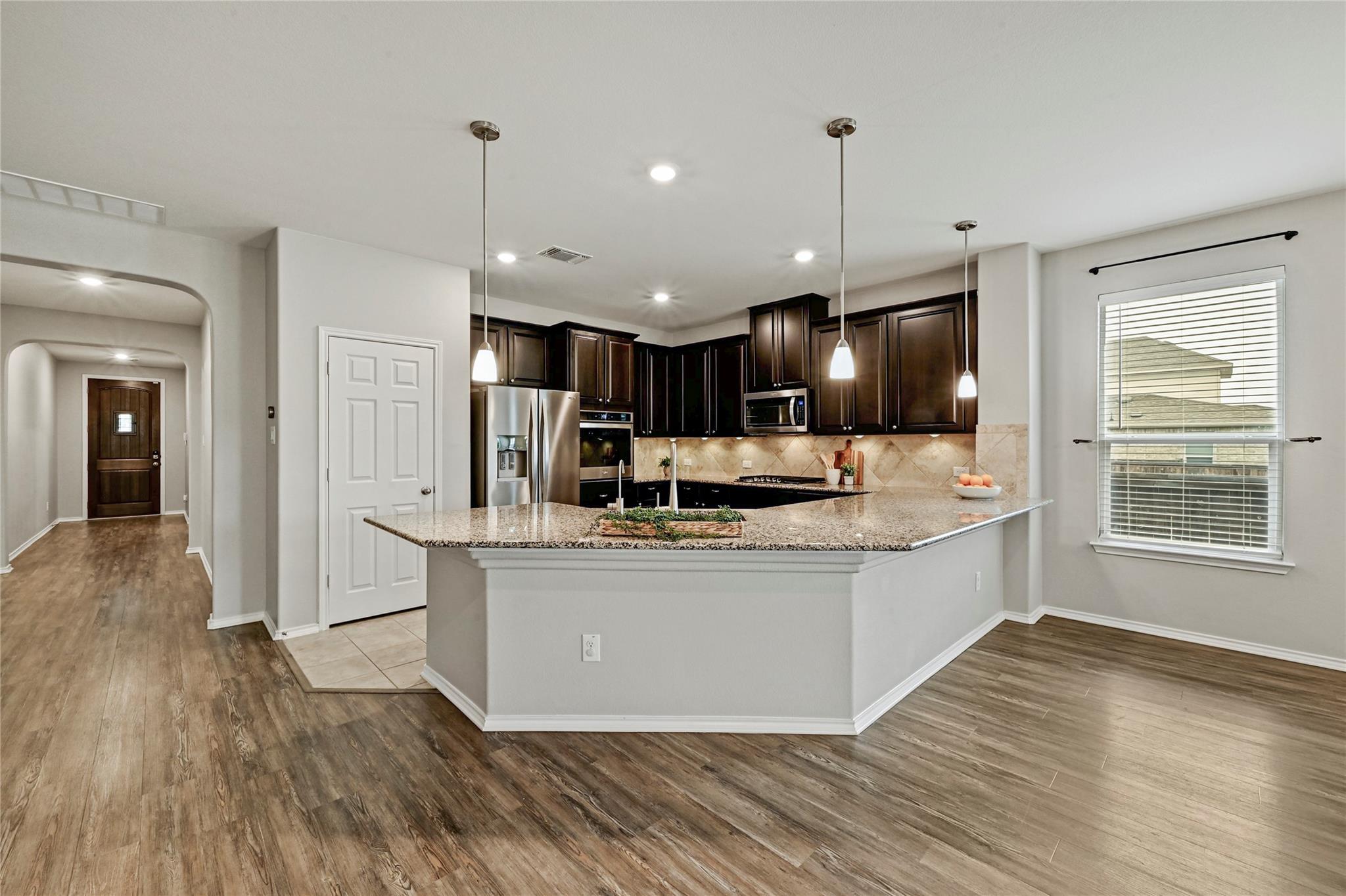 1724 Stinnett Dr, Leander, TX 78641