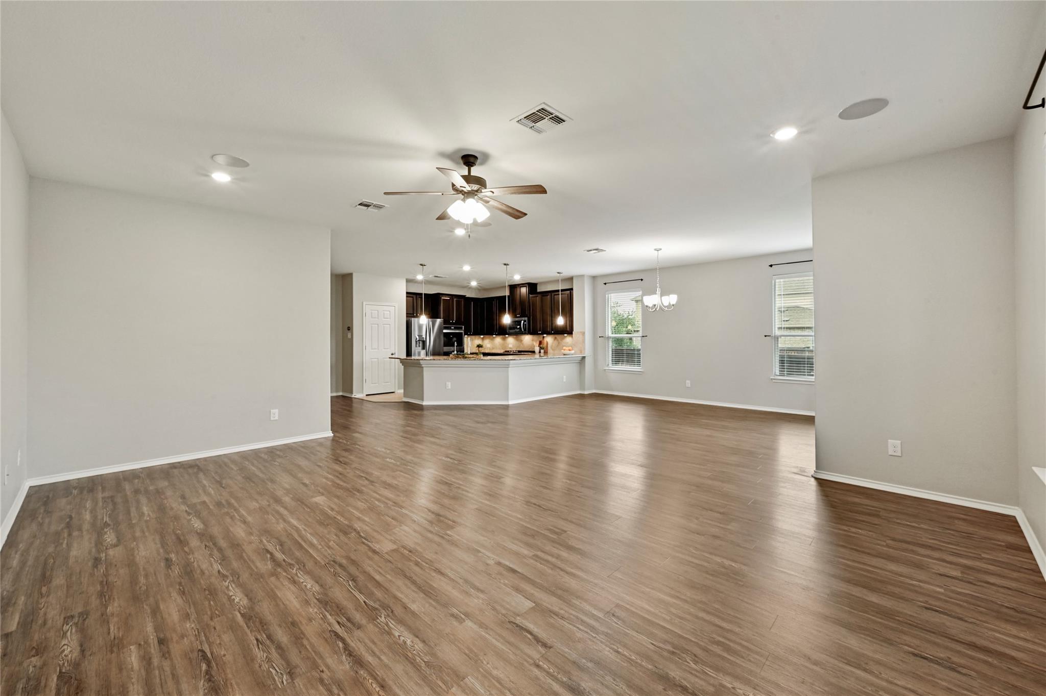 1724 Stinnett Dr, Leander, TX 78641