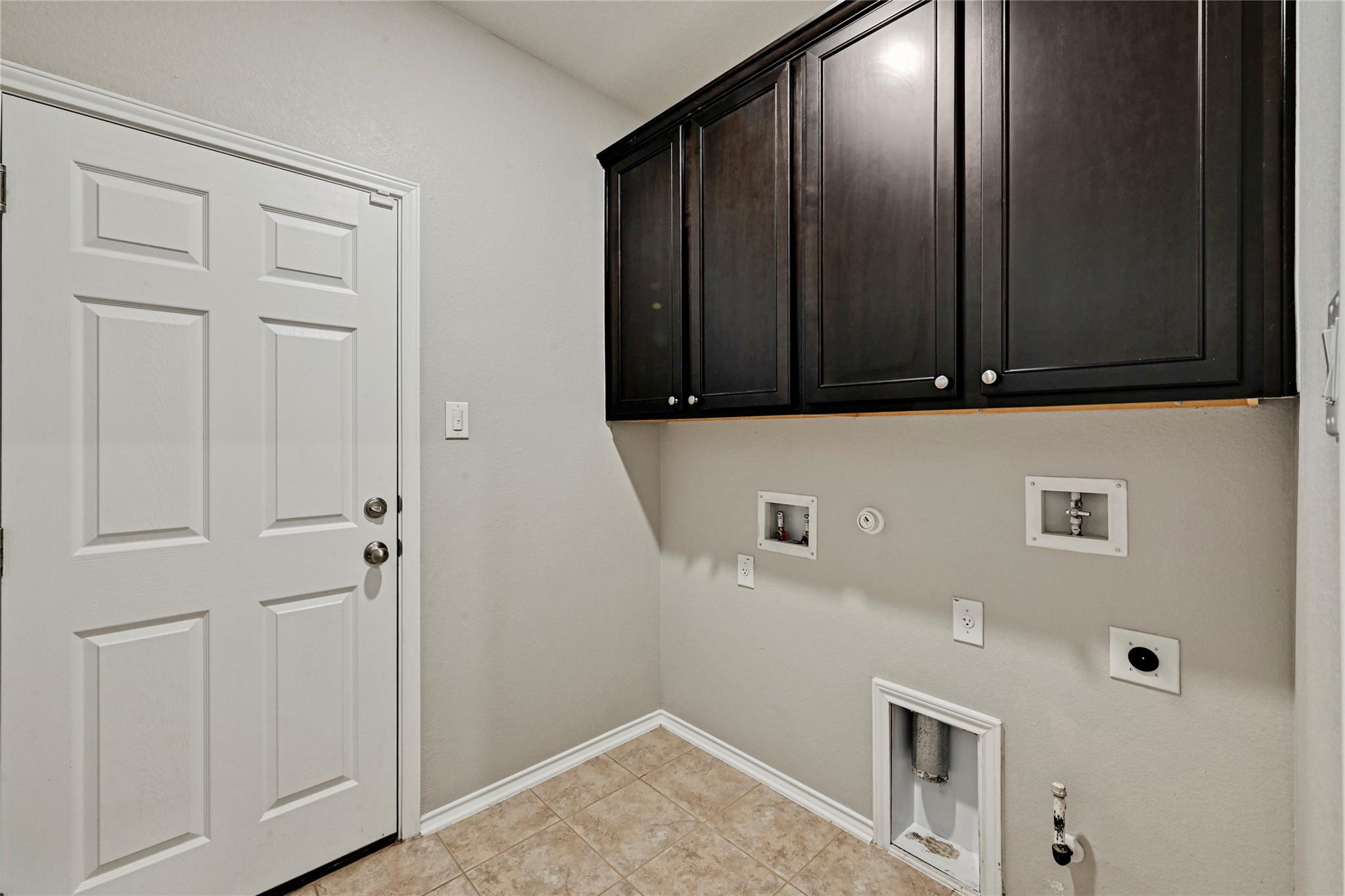 1724 Stinnett Dr, Leander, TX 78641