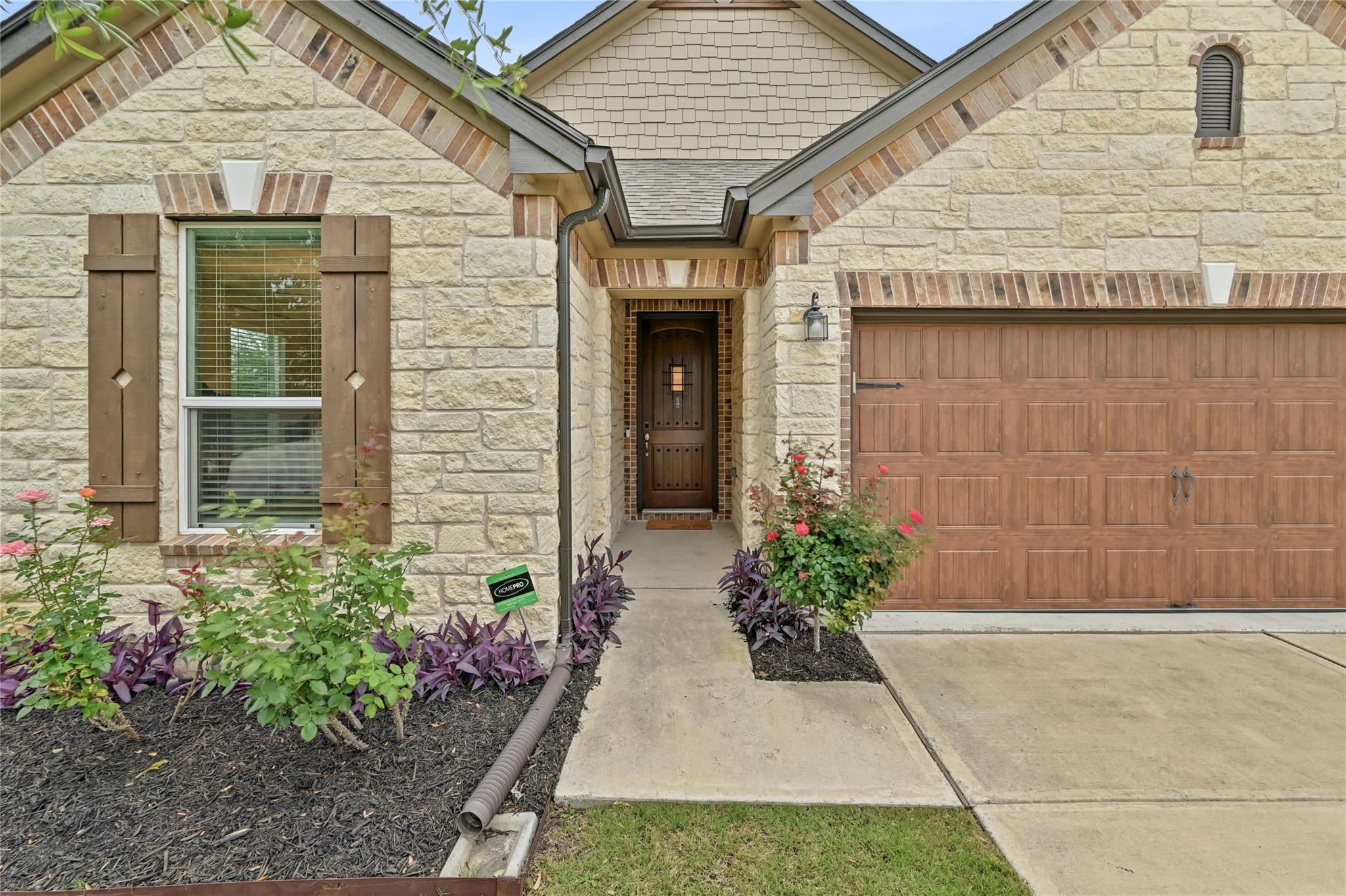 1724 Stinnett Dr, Leander, TX 78641