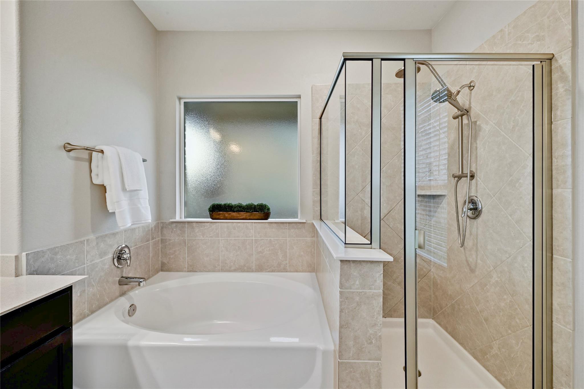 1724 Stinnett Dr, Leander, TX 78641
