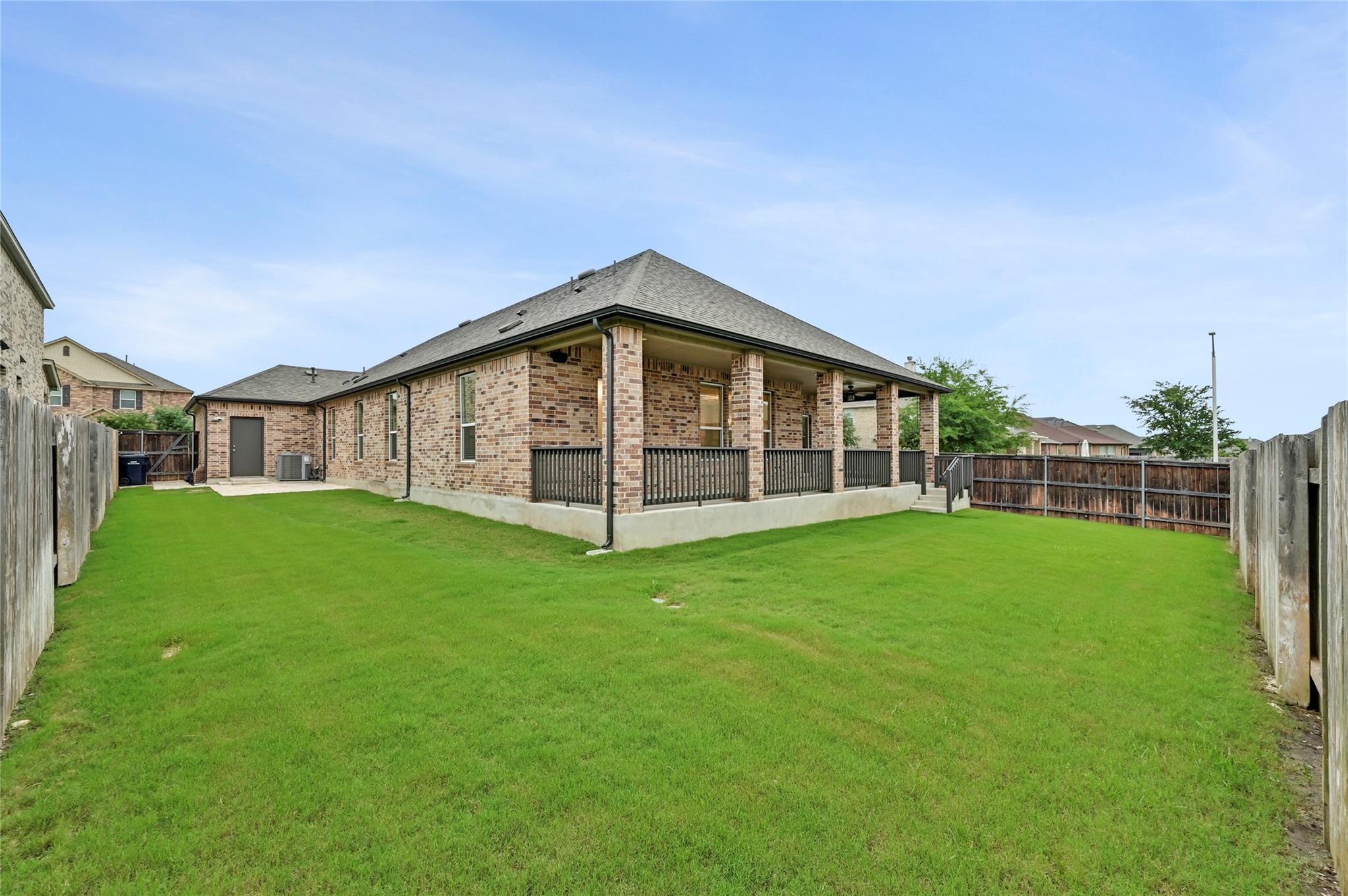 1724 Stinnett Dr, Leander, TX 78641