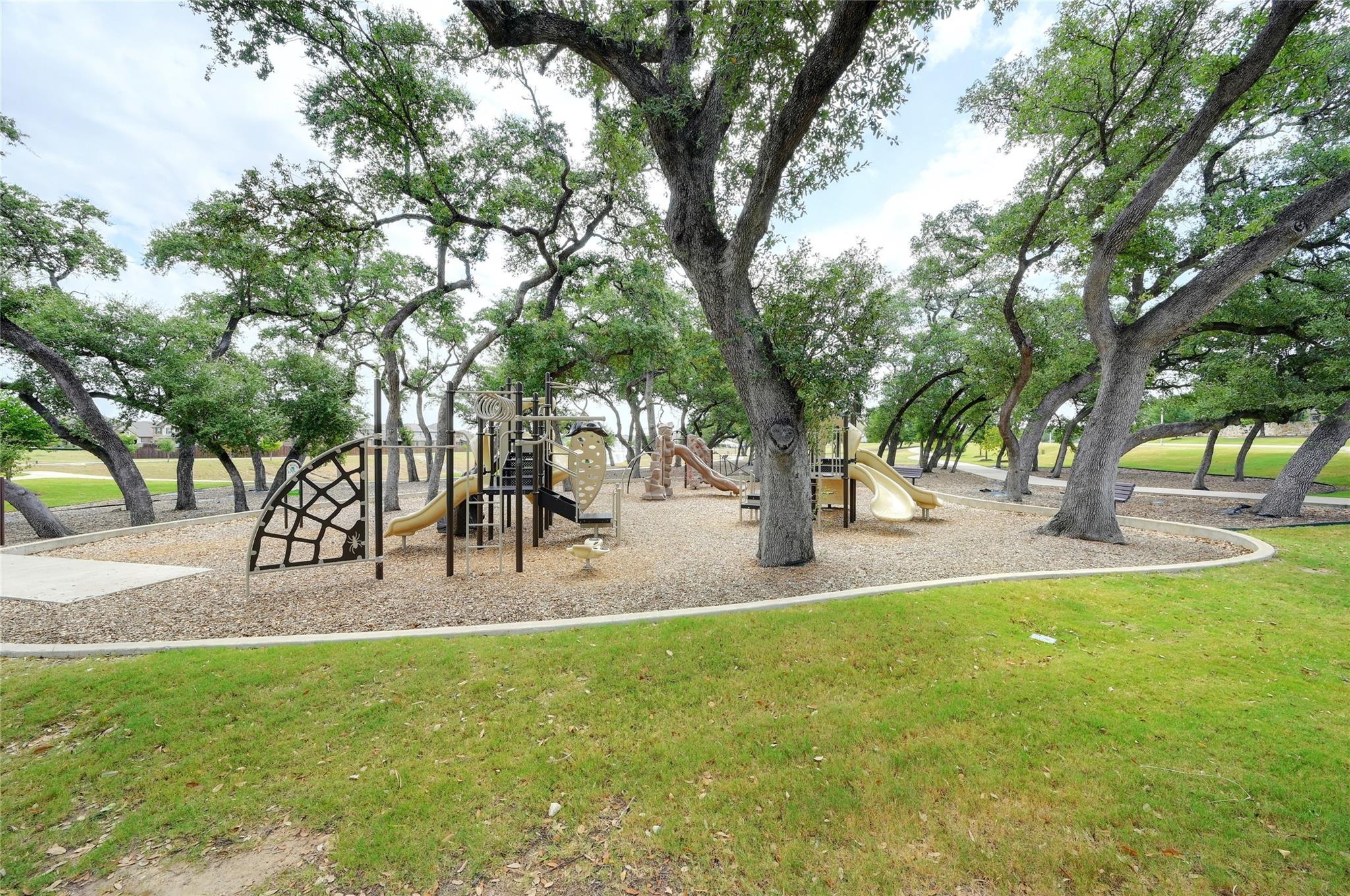 1724 Stinnett Dr, Leander, TX 78641