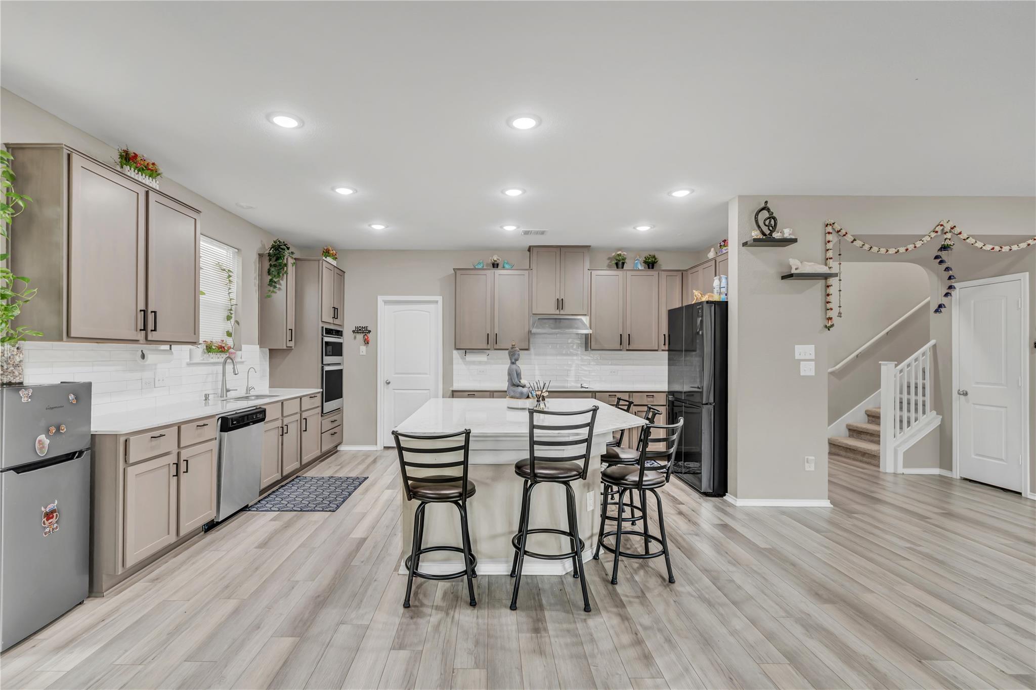 520 Ayinger Ln, Austin, TX 78728