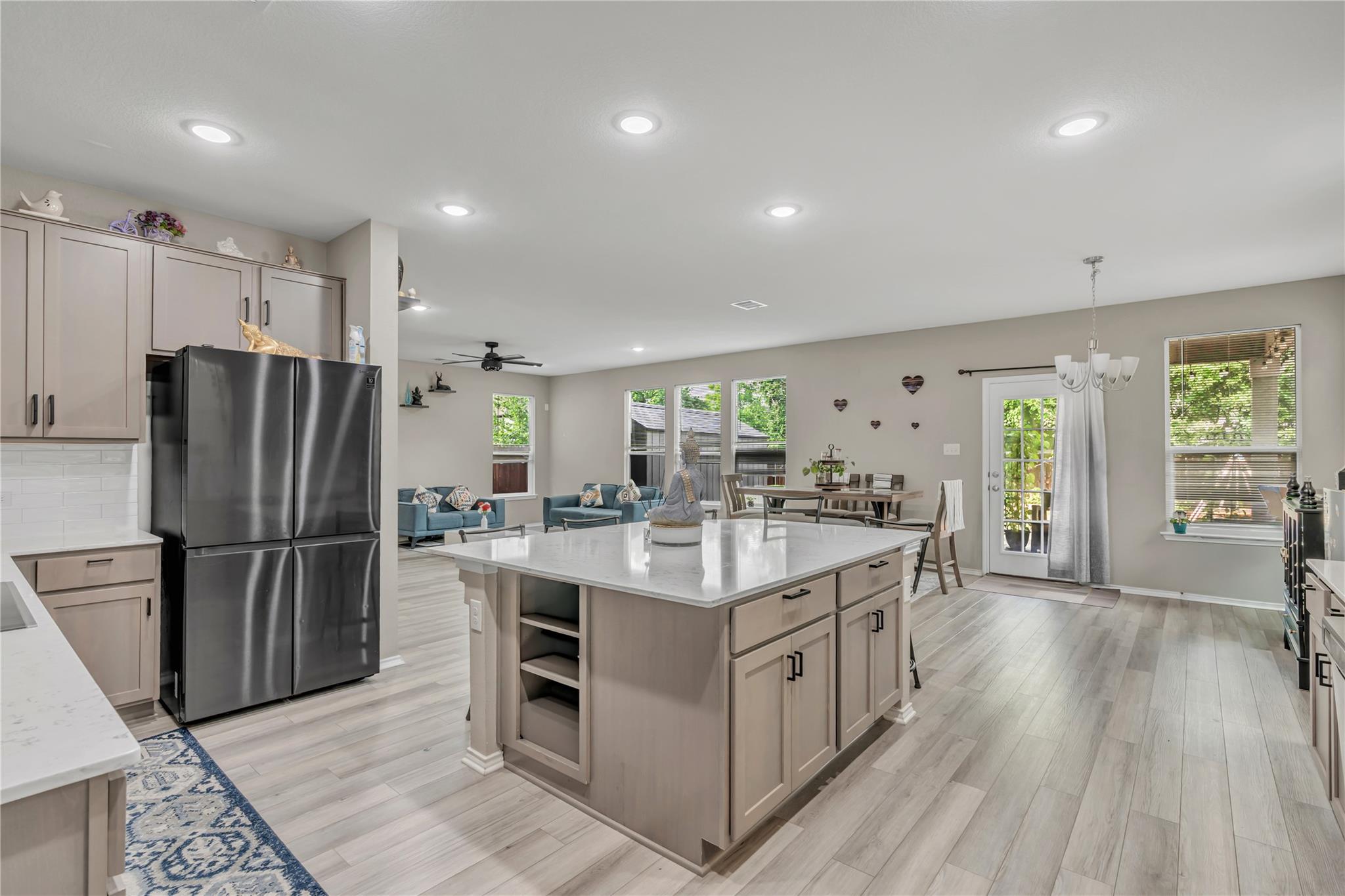 520 Ayinger Ln, Austin, TX 78728