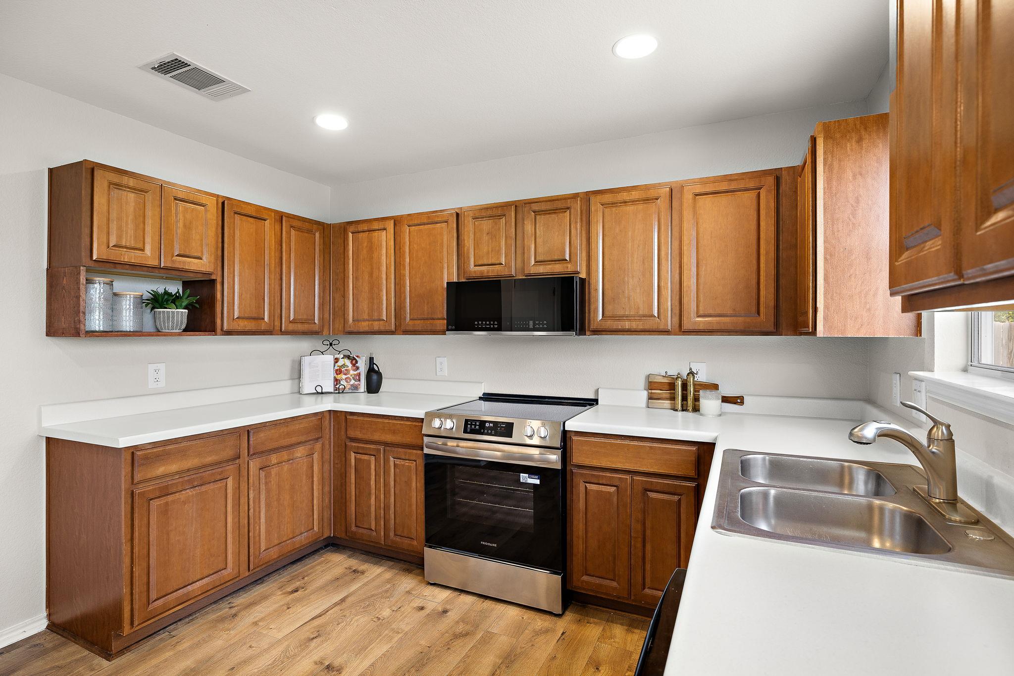 214 Brown St, Hutto, TX 78634
