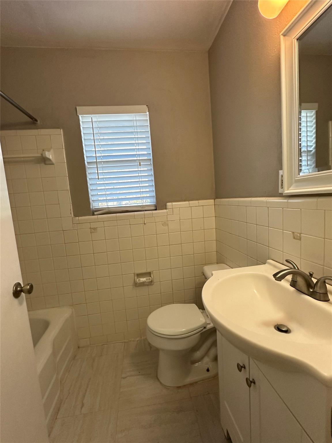 5216 McCarty W # 3, Austin, TX 78749