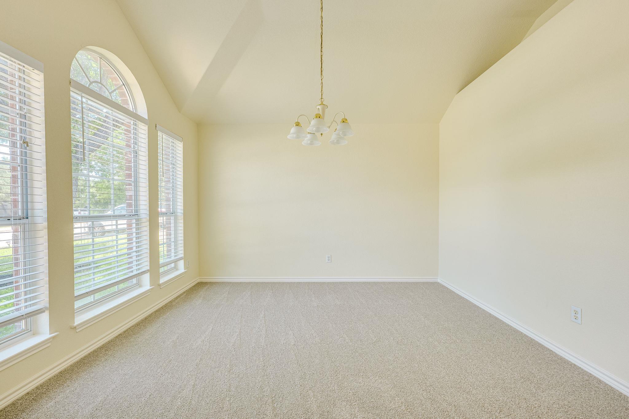111 Arrowhead Ln, Georgetown, TX 78628