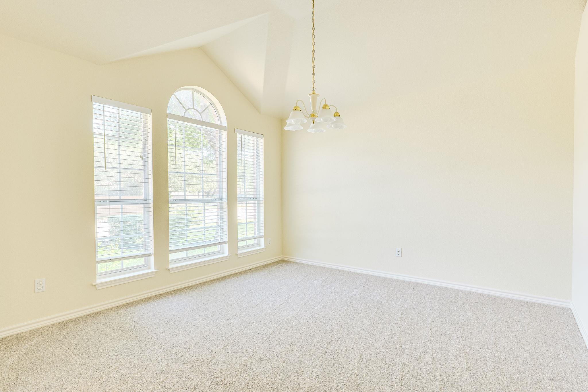 111 Arrowhead Ln, Georgetown, TX 78628