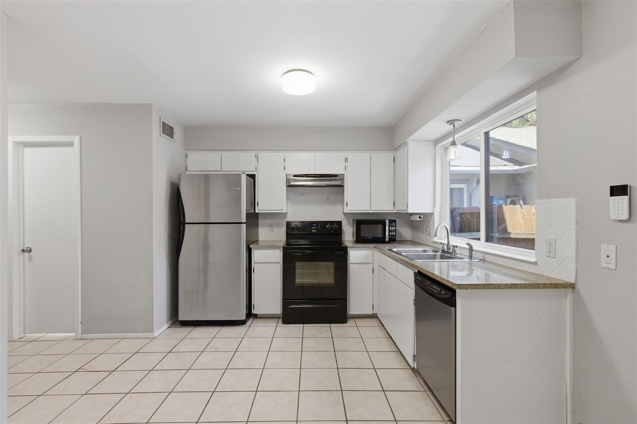 4204 Hudson Bend Rd # B, Austin, TX 78734
