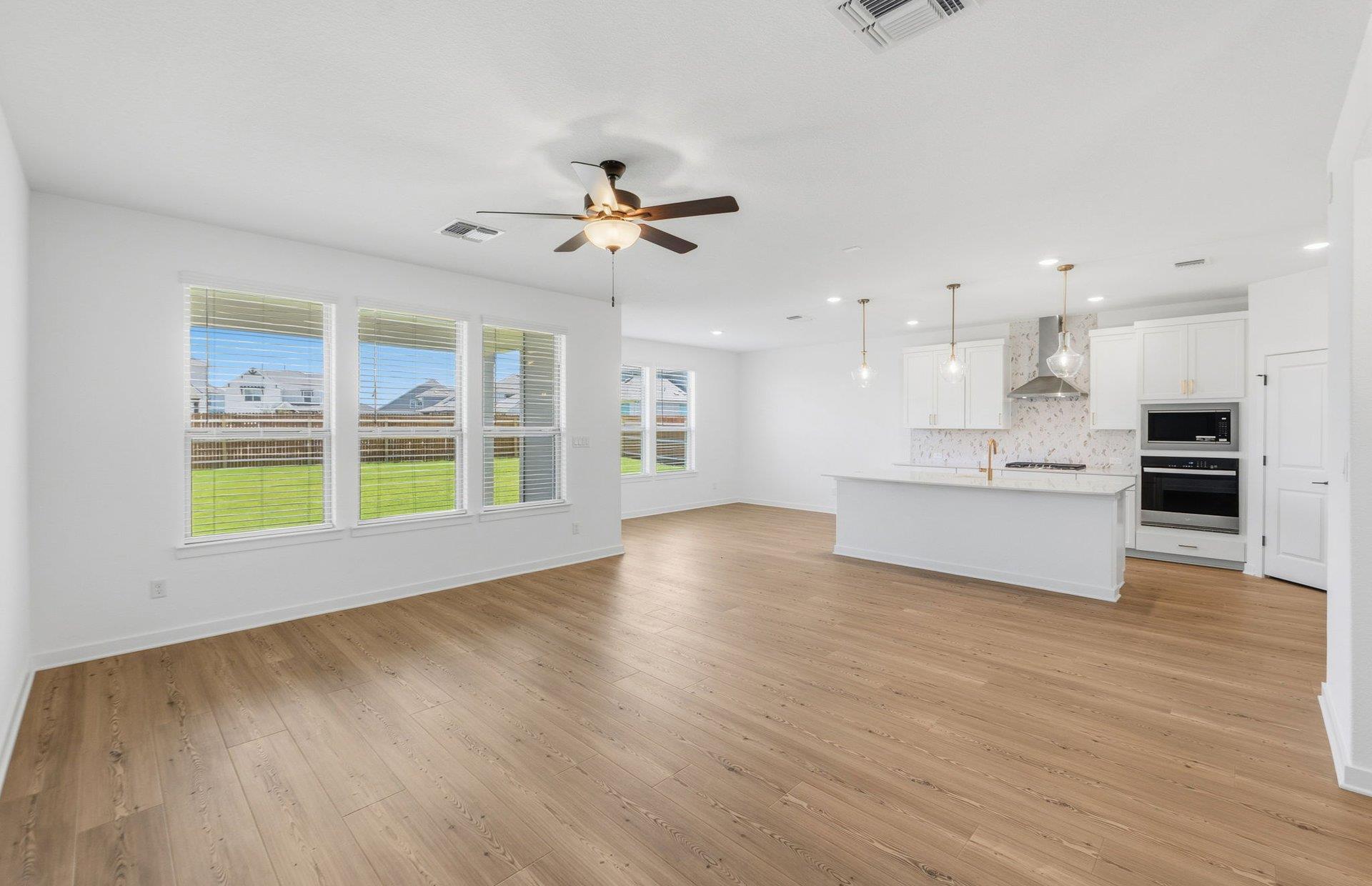 105 Amista Dr, Liberty Hill, TX 78642